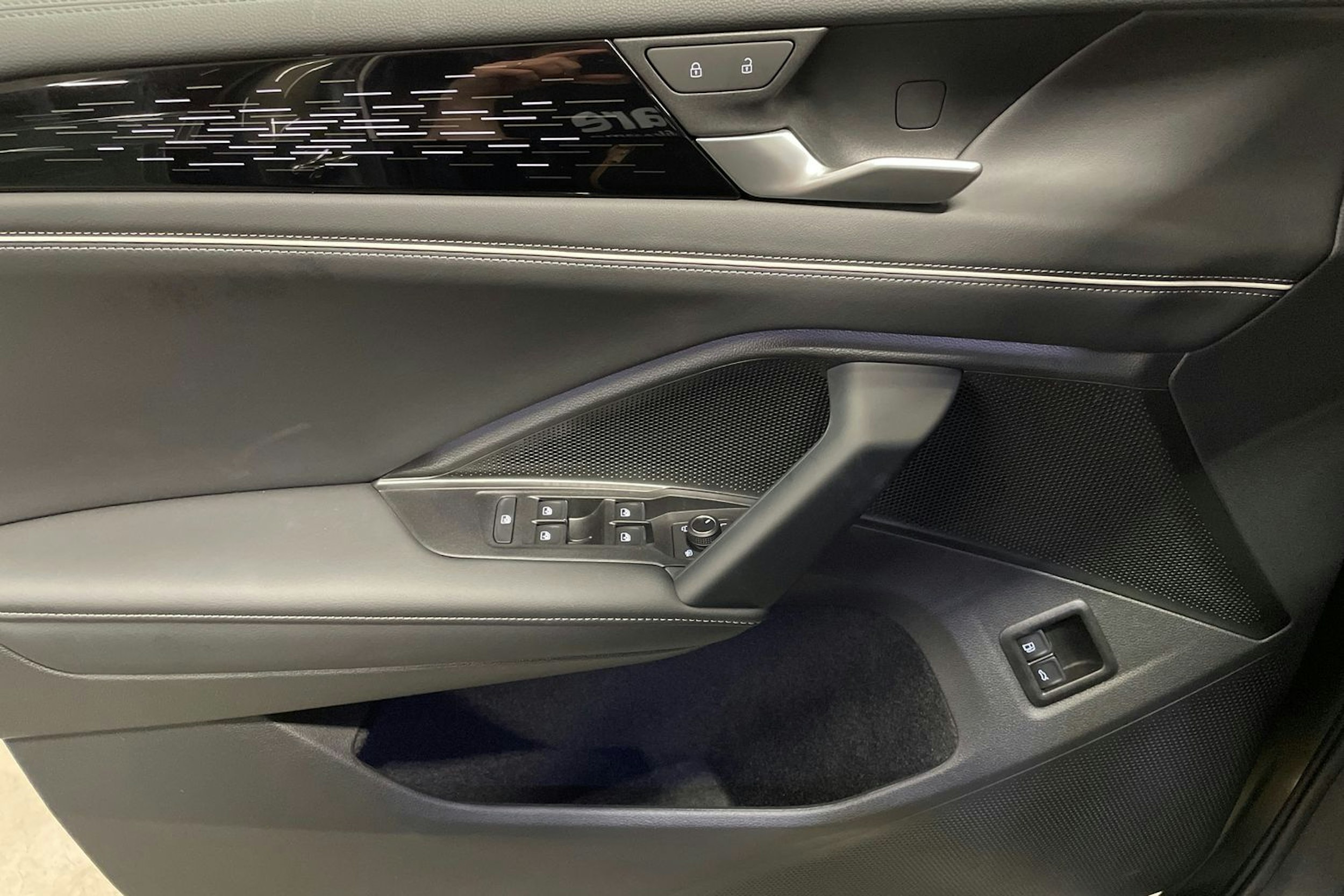 vihreä Volkswagen Tiguan 2025 kuva 18.