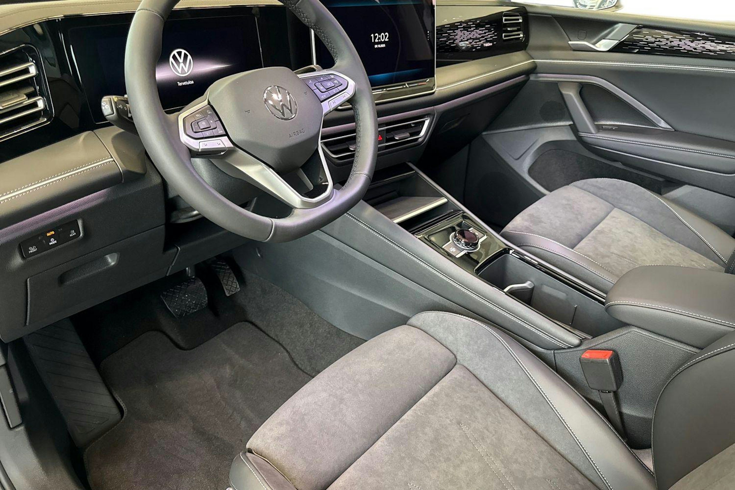 sininen Volkswagen Tiguan 2025 kuva 6.