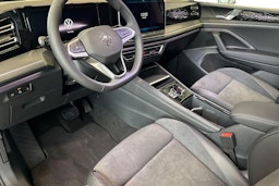 sininen Volkswagen Tiguan 2025 kuva 6.