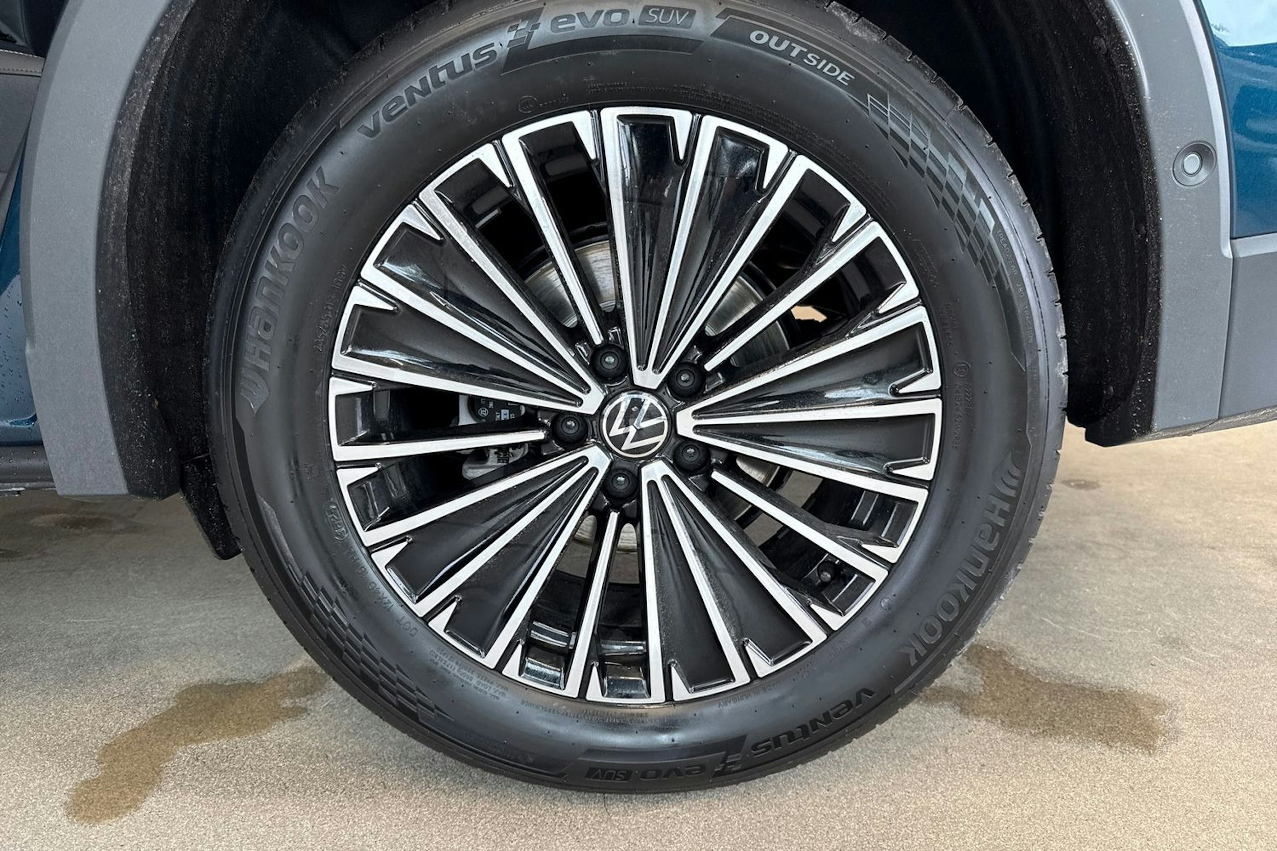 sininen Volkswagen Tiguan 2025 kuva 9.