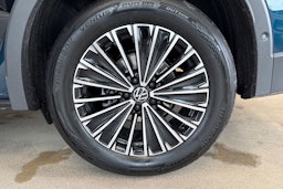 sininen Volkswagen Tiguan 2025 kuva 9.