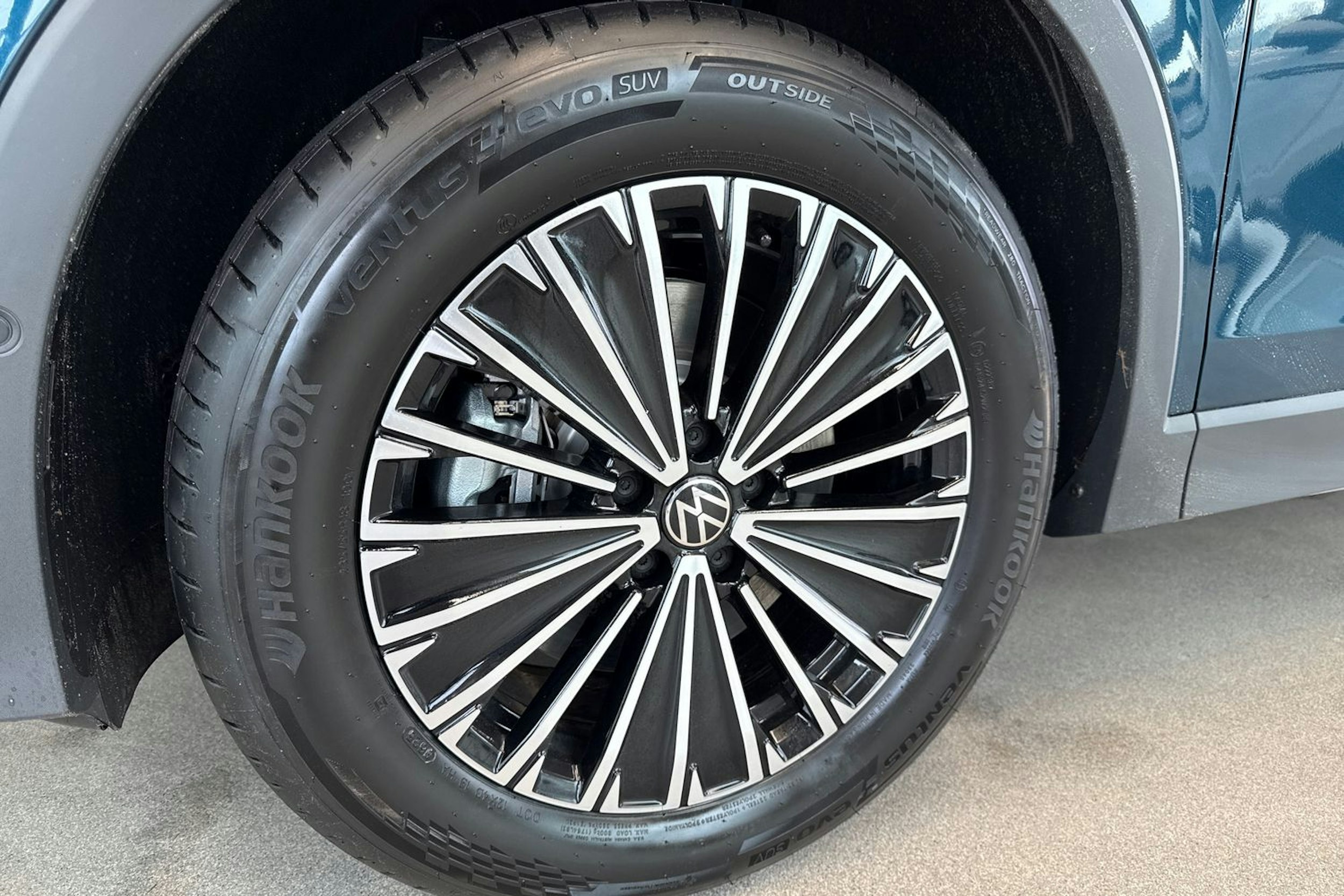 sininen Volkswagen Tiguan 2025 kuva 10.