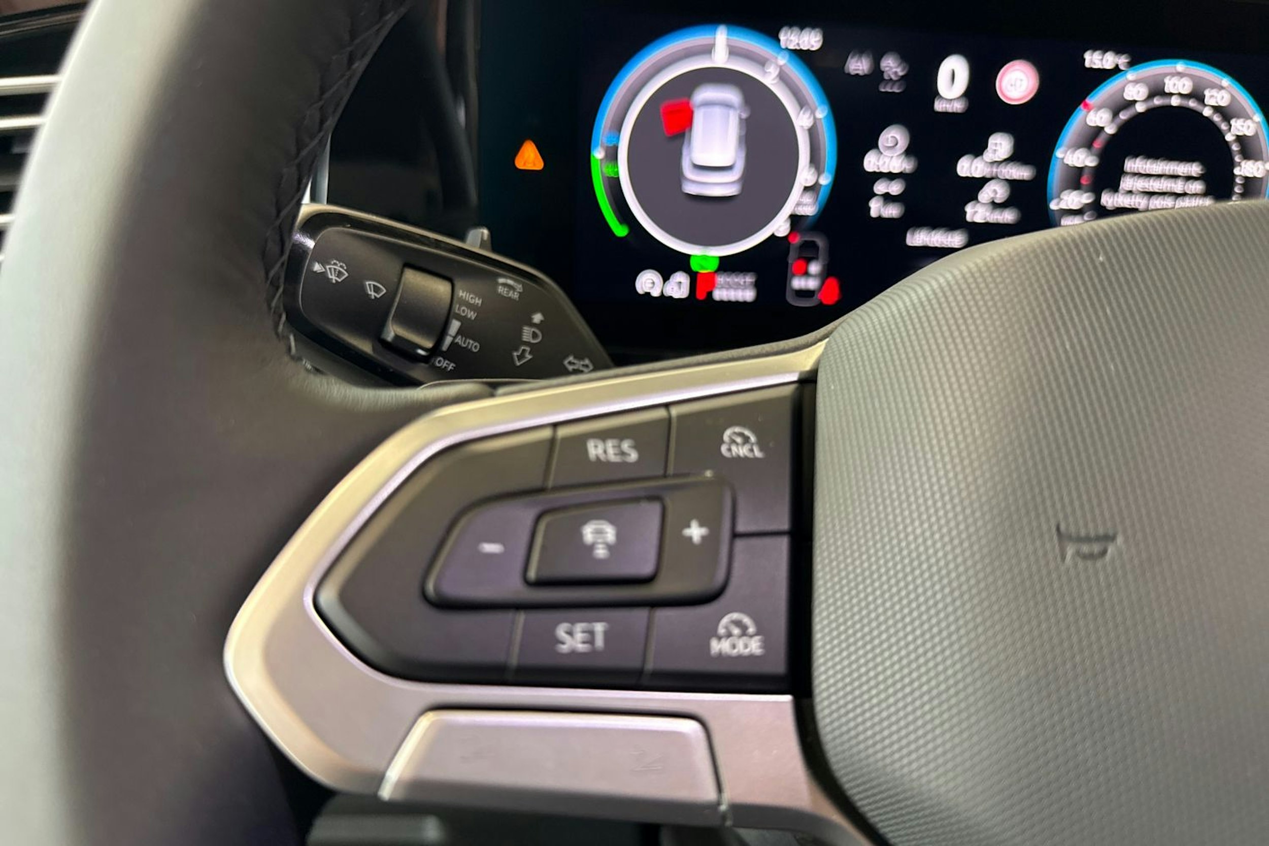 sininen Volkswagen Tiguan 2025 kuva 16.