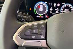sininen Volkswagen Tiguan 2025 kuva 16.