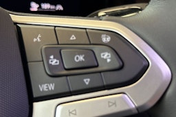 sininen Volkswagen Tiguan 2025 kuva 17.