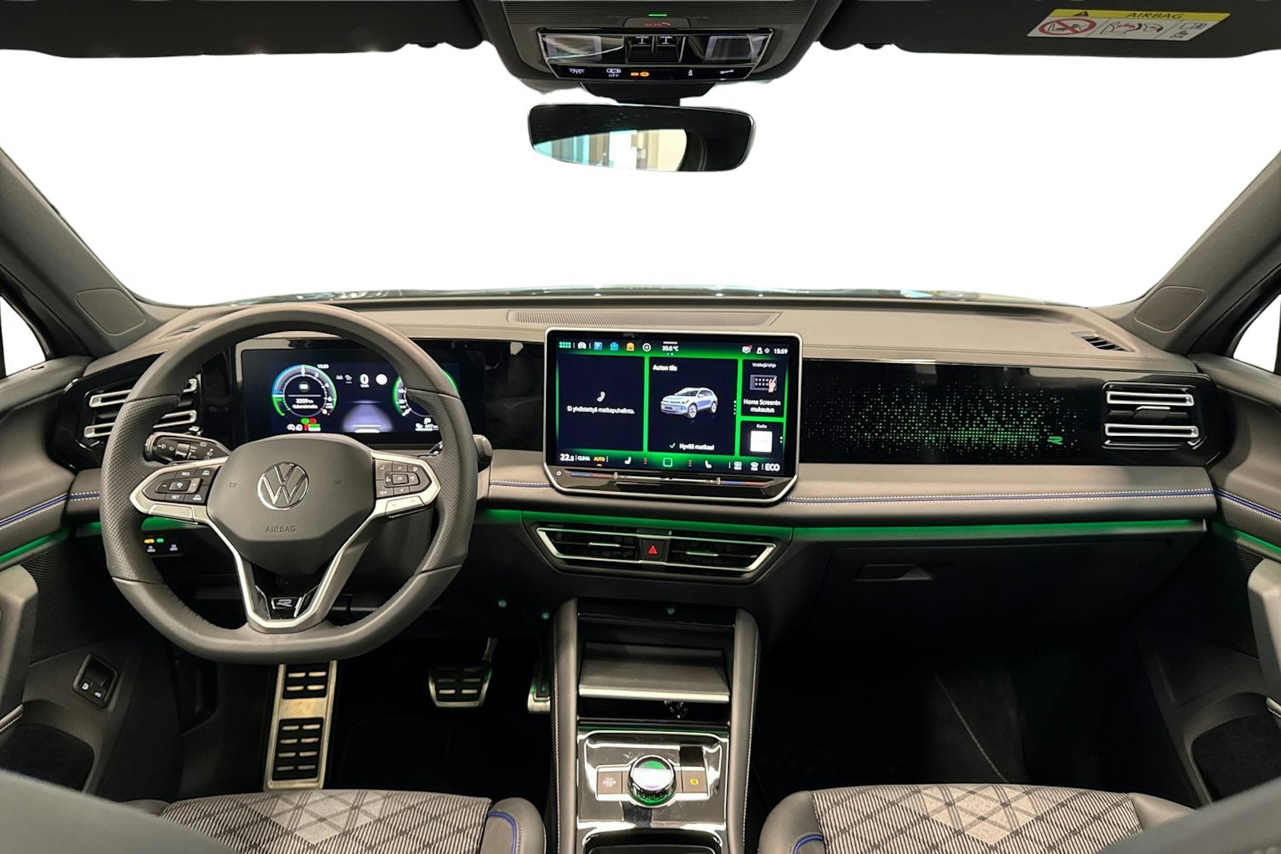 Vihreä Volkswagen Tiguan 2025 kuva 7.