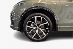 Vihreä Volkswagen Tiguan 2025 kuva 9.