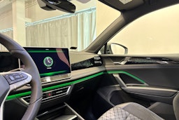 Vihreä Volkswagen Tiguan 2025 kuva 13.