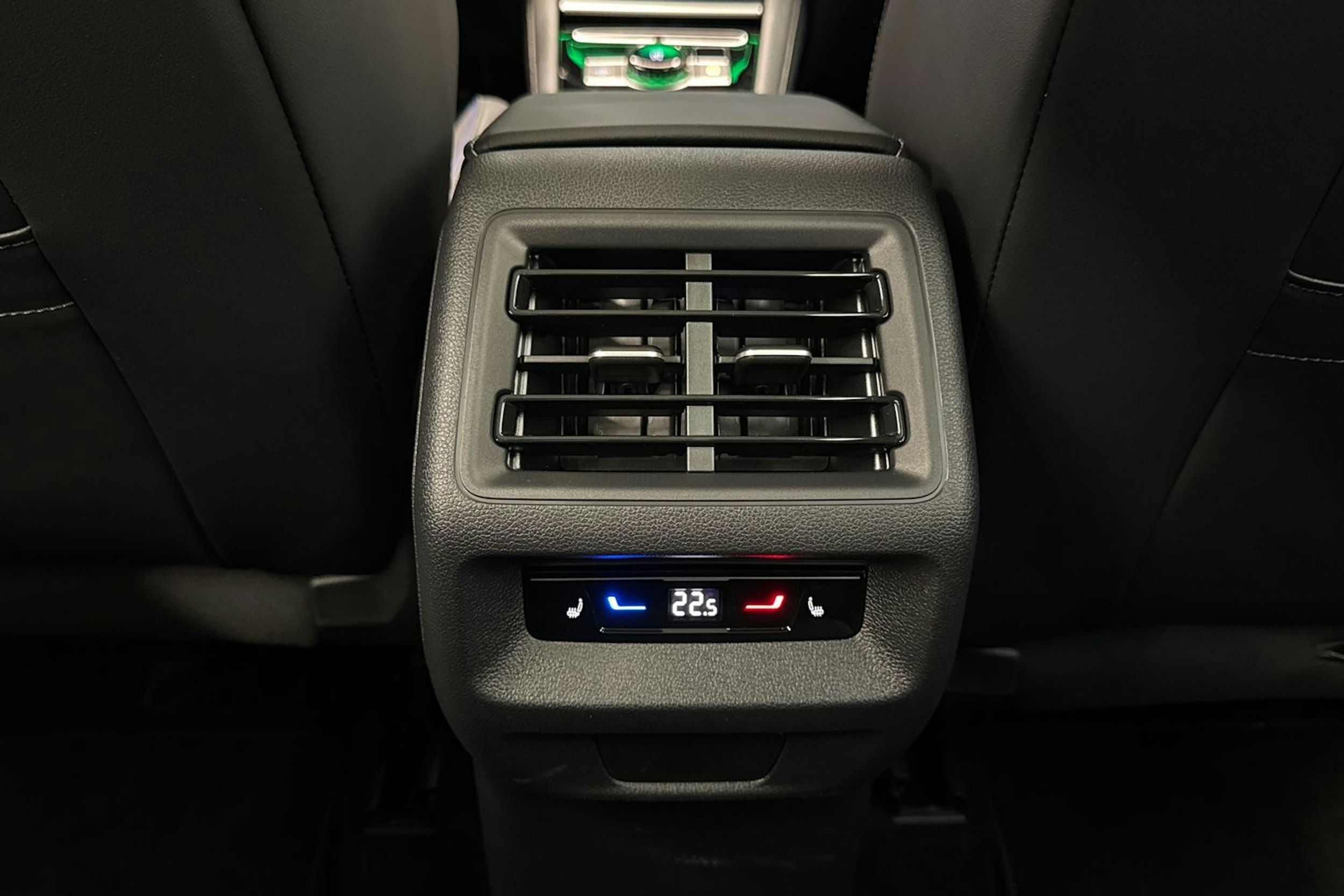 Vihreä Volkswagen Tiguan 2025 kuva 14.
