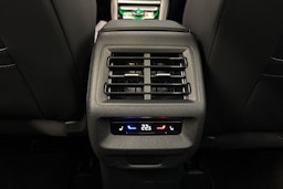 Vihreä Volkswagen Tiguan 2025 kuva 14.