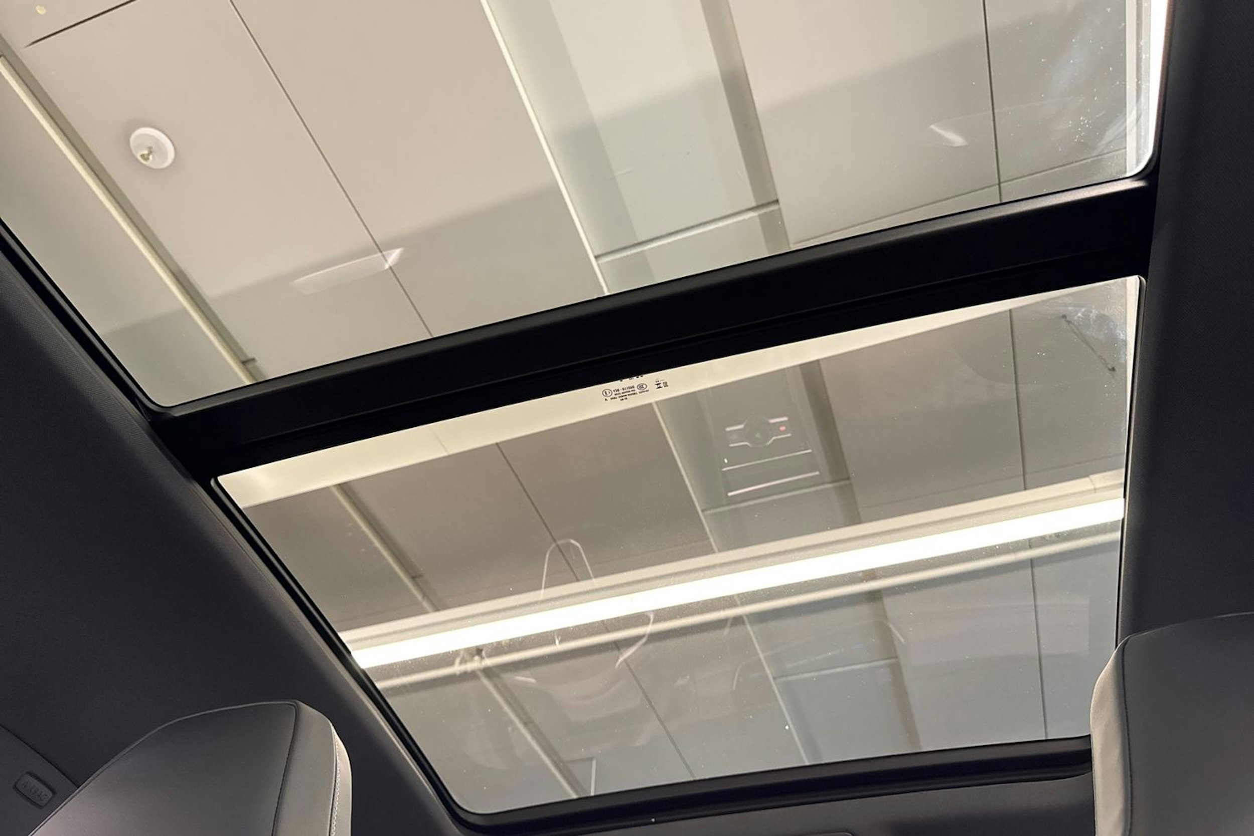 Vihreä Volkswagen Tiguan 2025 kuva 15.