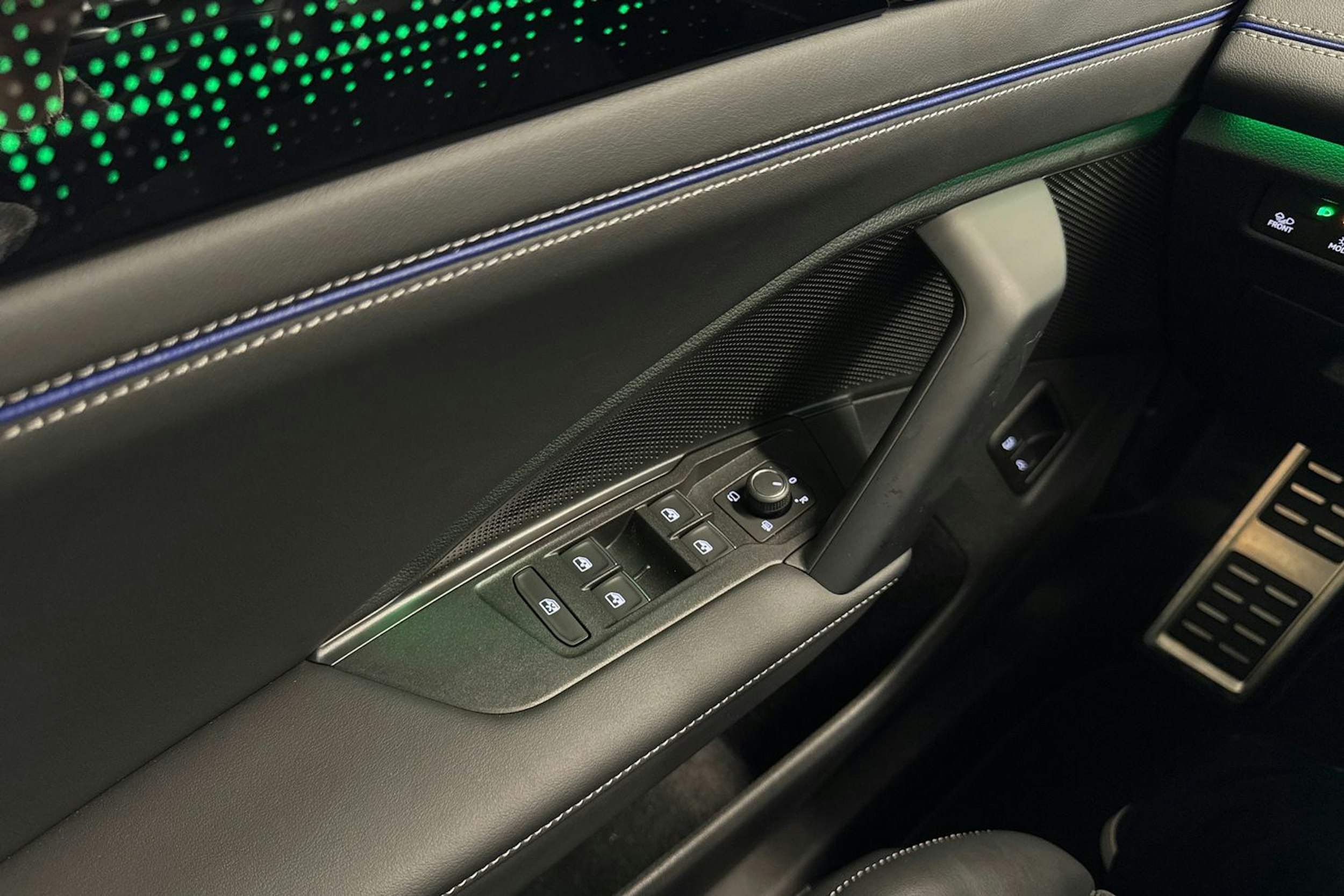 Vihreä Volkswagen Tiguan 2025 kuva 17.