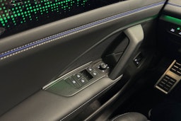 Vihreä Volkswagen Tiguan 2025 kuva 17.