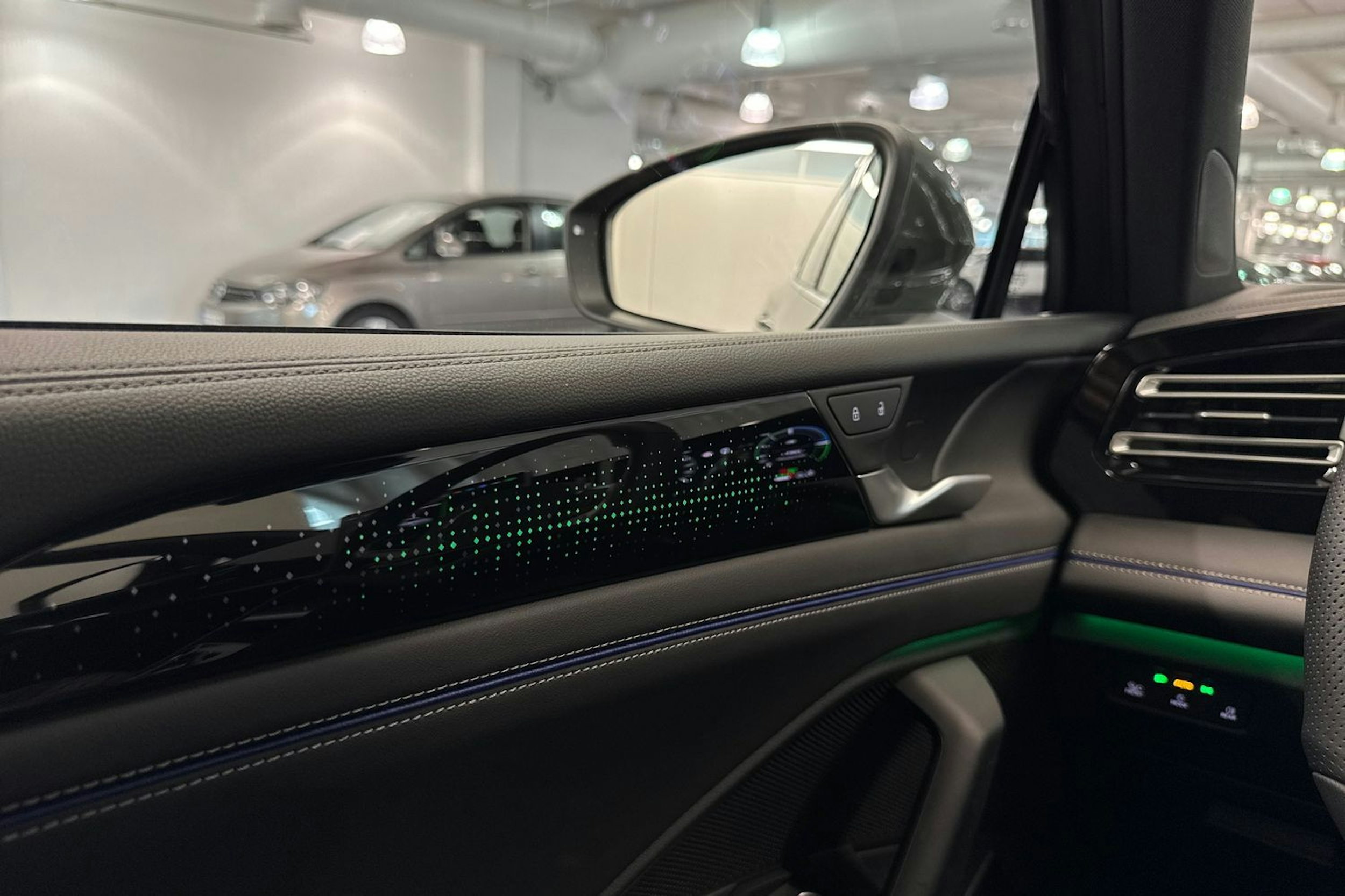Vihreä Volkswagen Tiguan 2025 kuva 18.