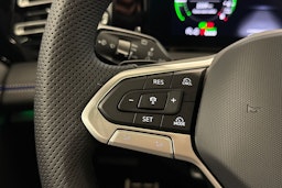 Vihreä Volkswagen Tiguan 2025 kuva 20.