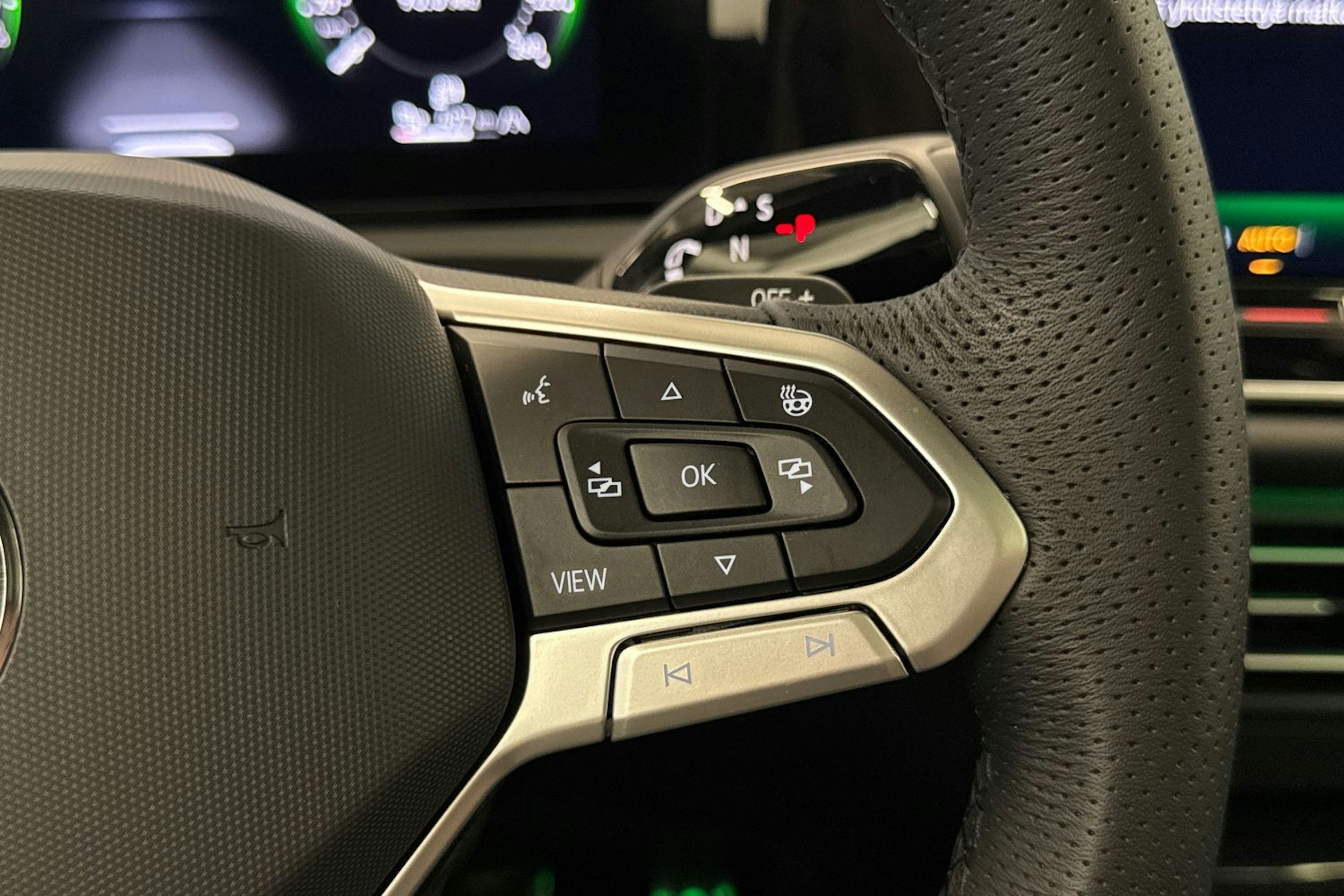 Vihreä Volkswagen Tiguan 2025 kuva 21.