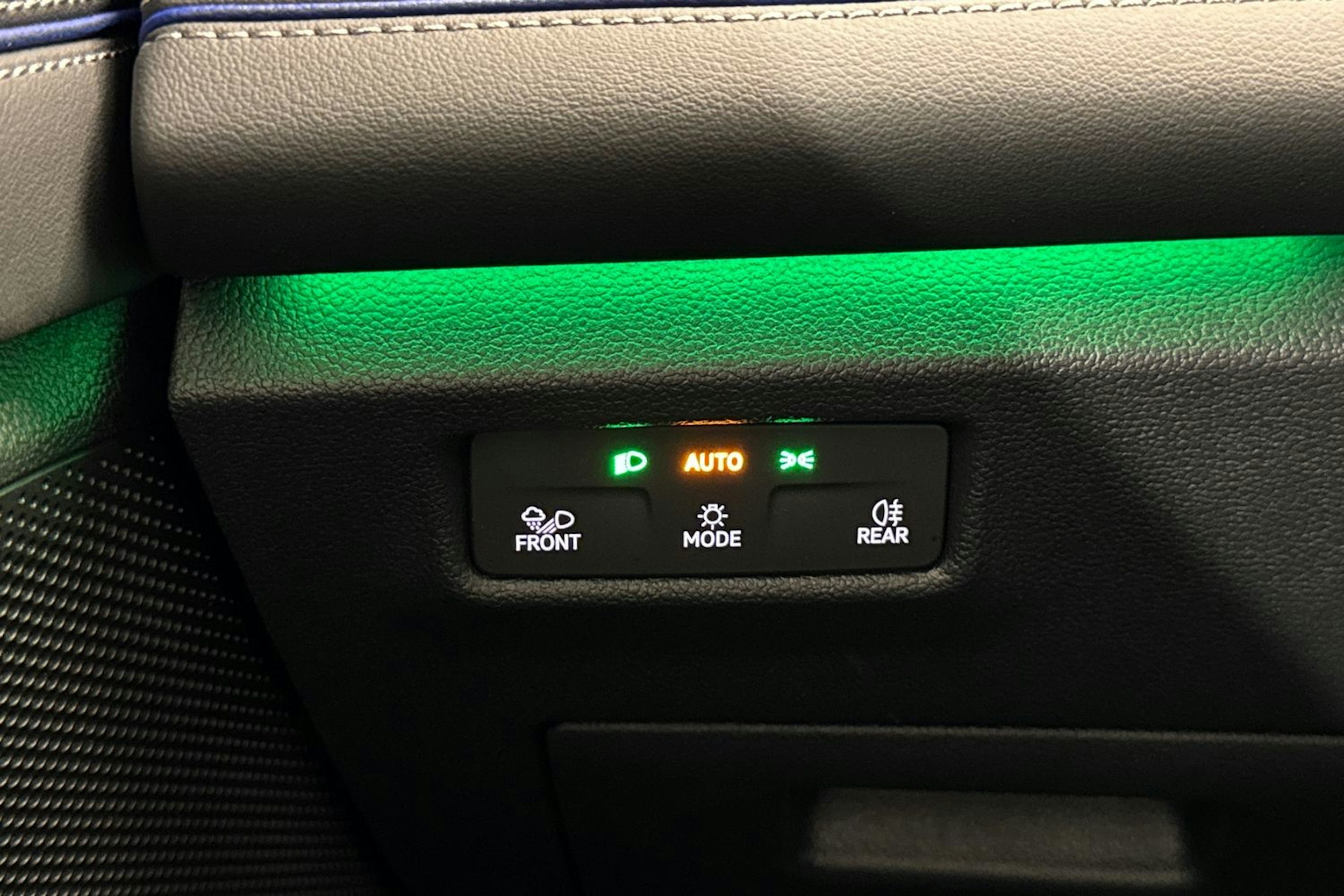 Vihreä Volkswagen Tiguan 2025 kuva 22.