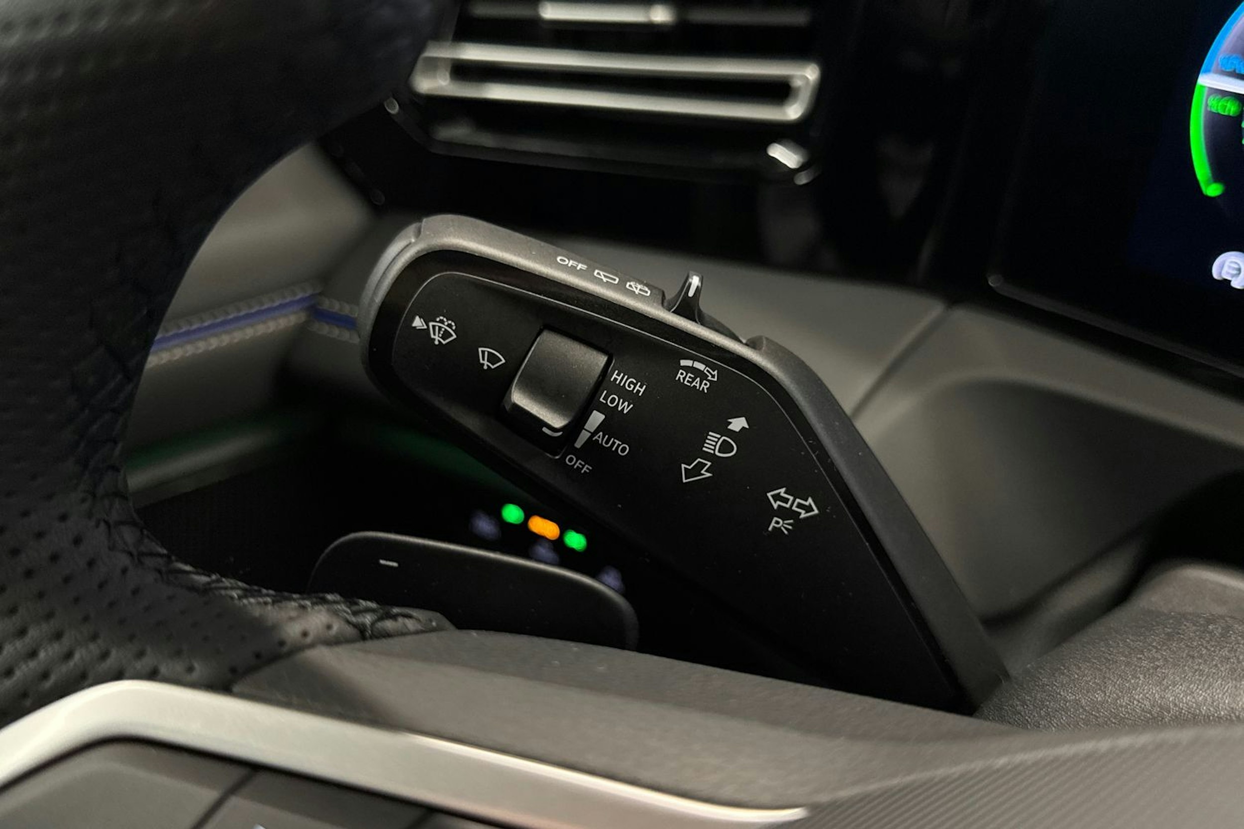 Vihreä Volkswagen Tiguan 2025 kuva 23.