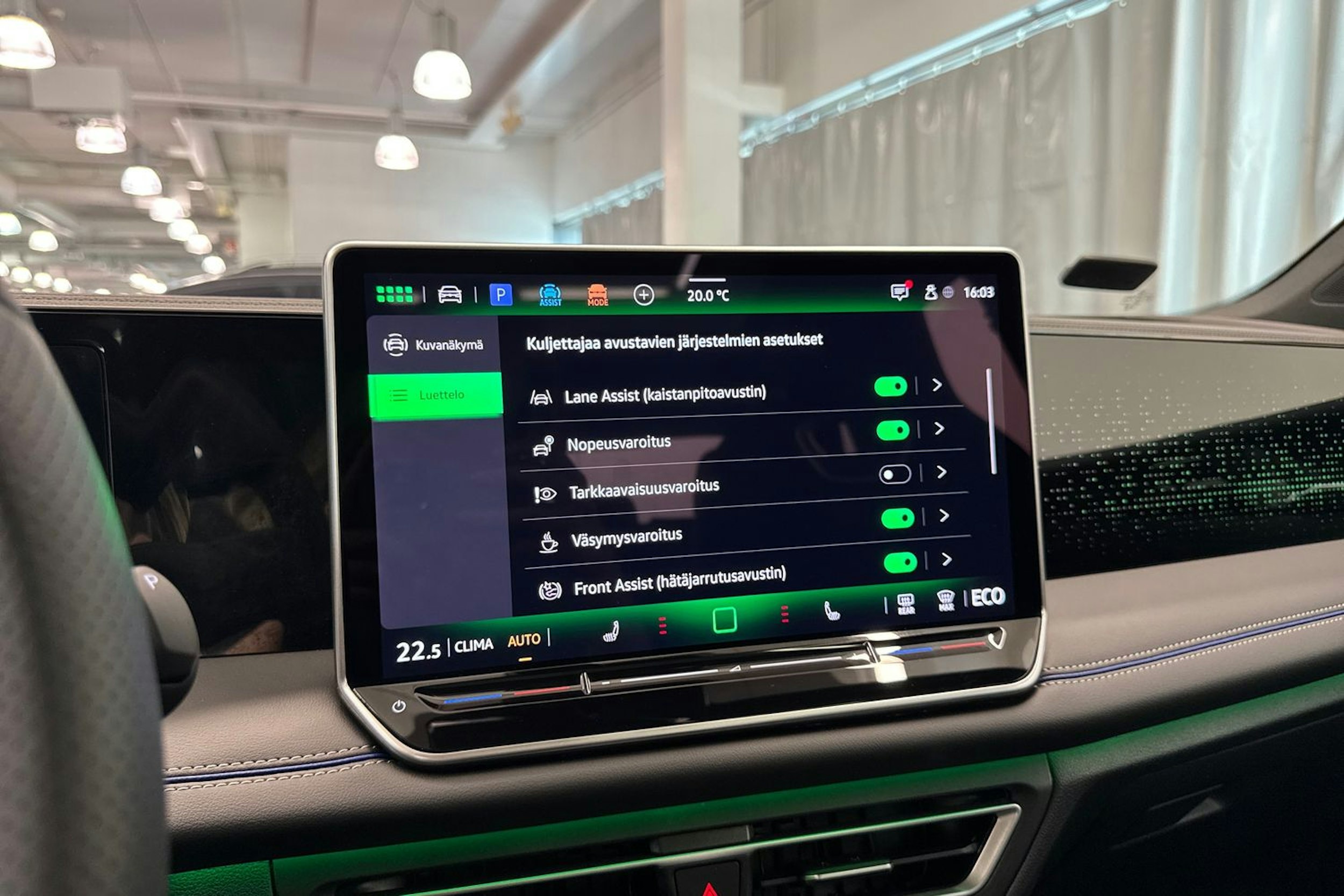 Vihreä Volkswagen Tiguan 2025 kuva 28.