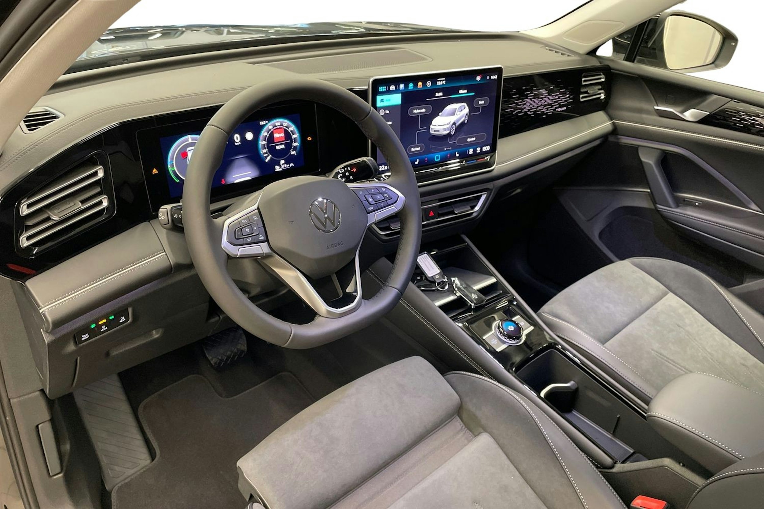 musta Volkswagen Tiguan 2025 kuva 6.