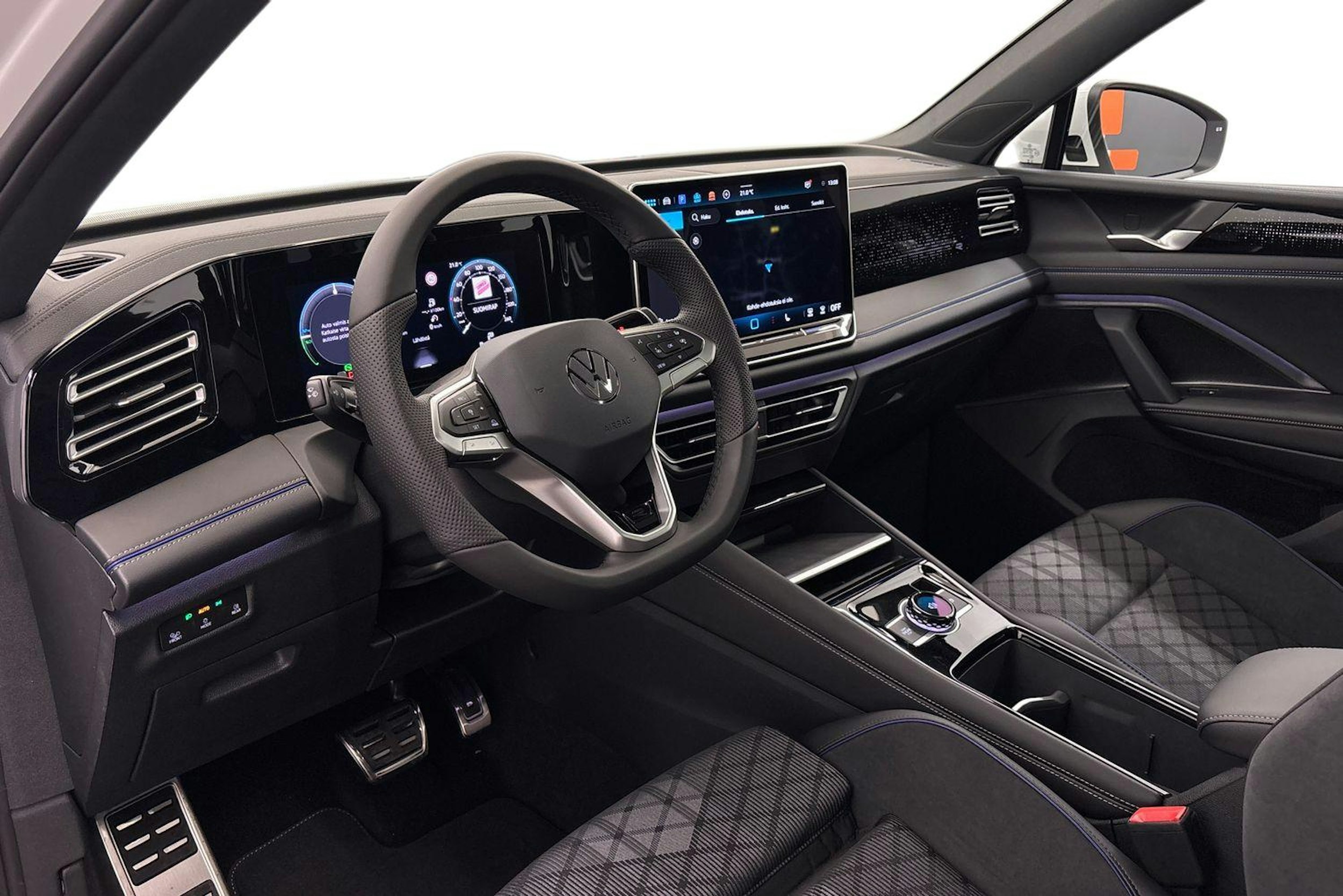 valkoinen Volkswagen Tiguan 2025 kuva 6.