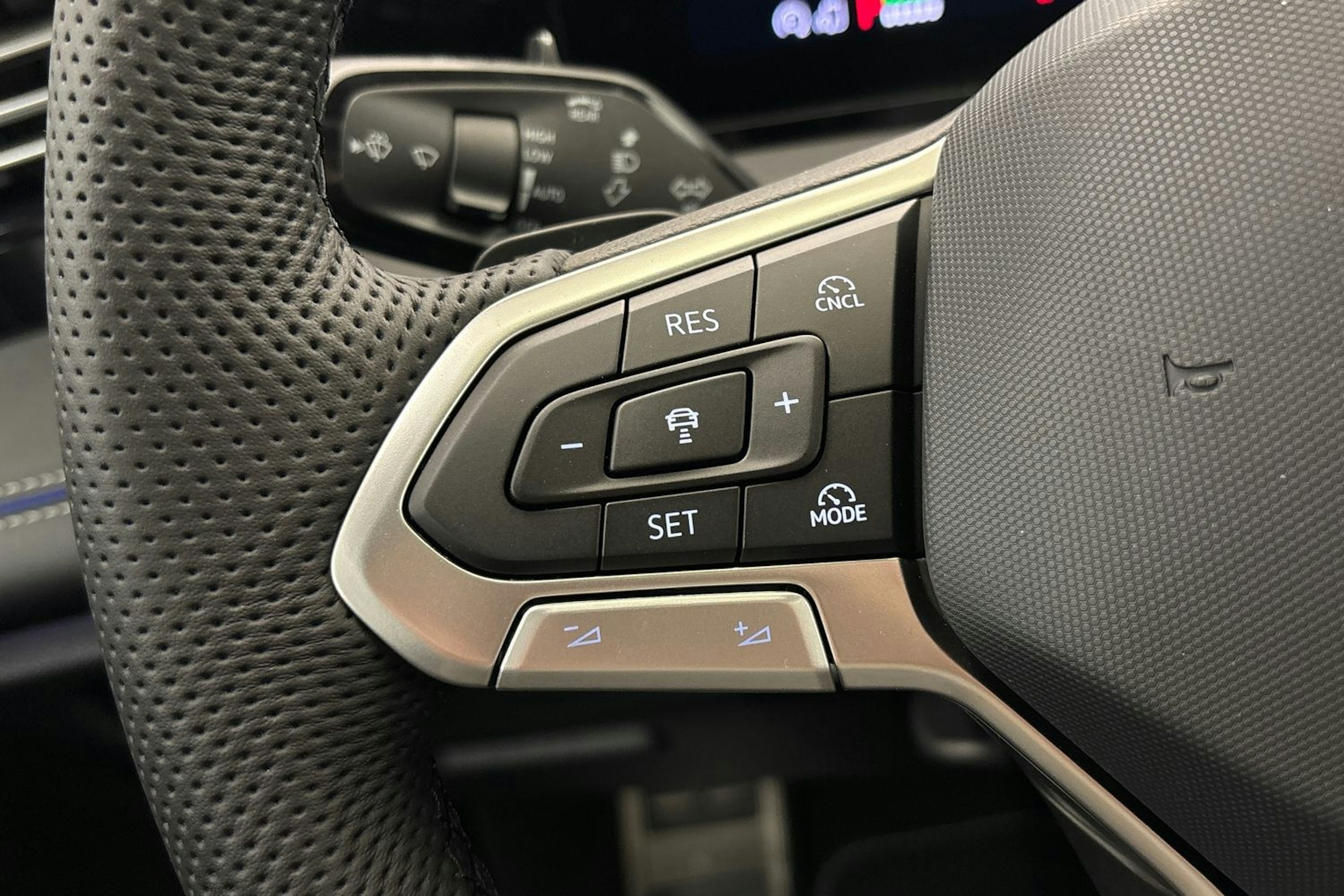 valkoinen Volkswagen Tiguan 2025 kuva 14.