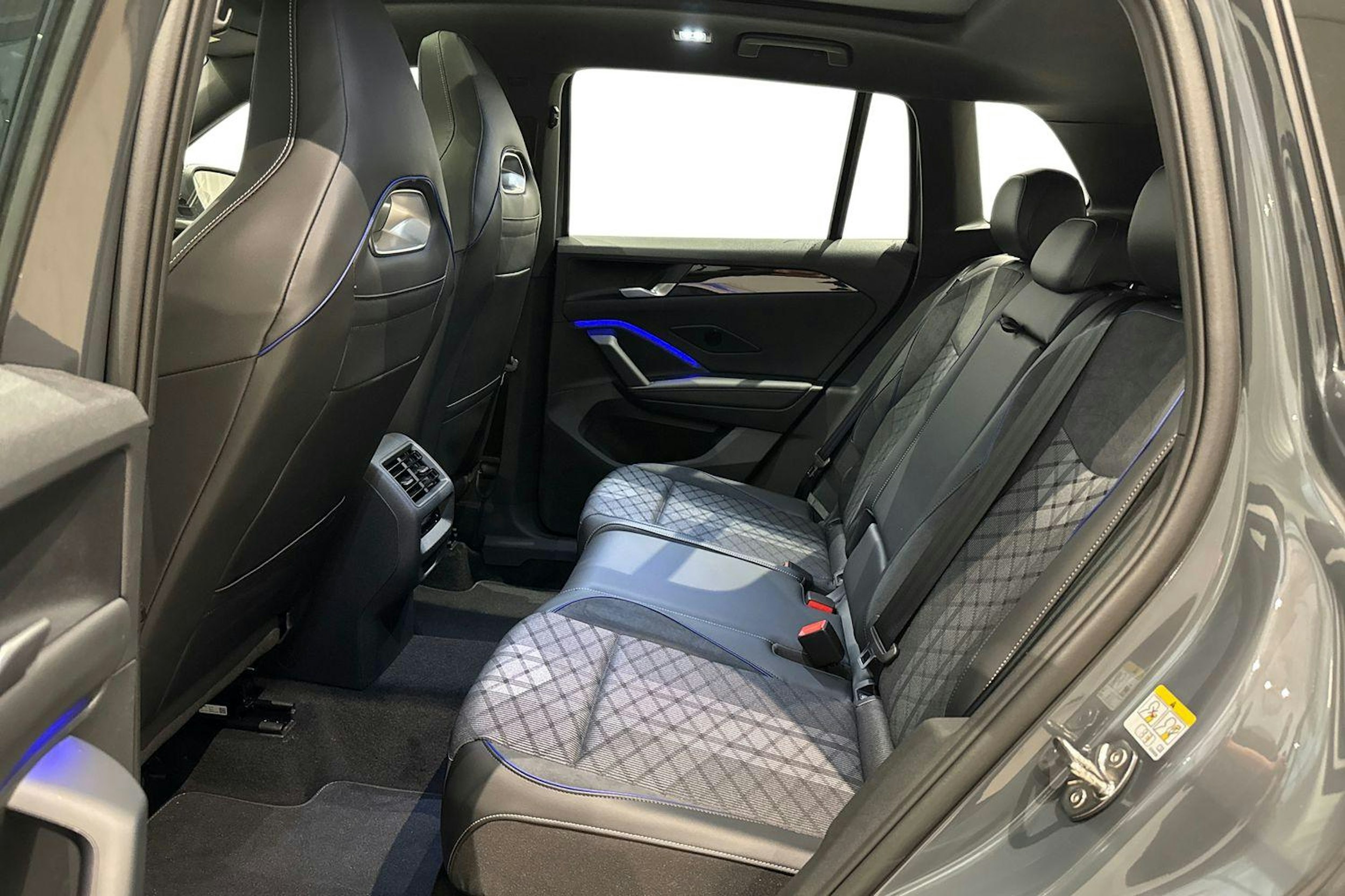 met. harmaa Volkswagen Tiguan 2025 kuva 8.