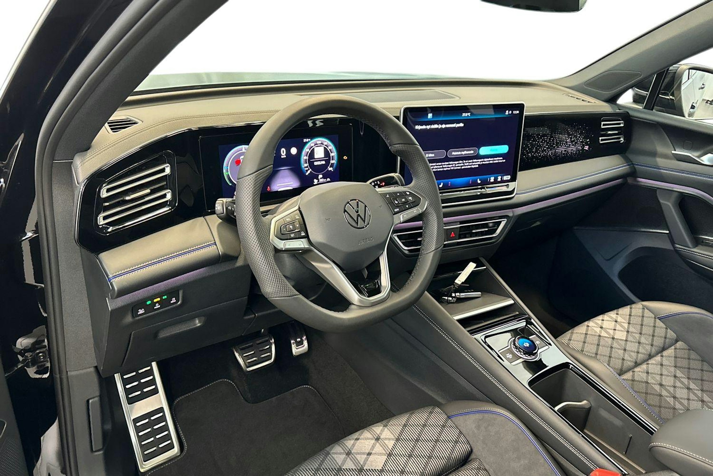 met. musta Volkswagen Tiguan 2025 kuva 6.