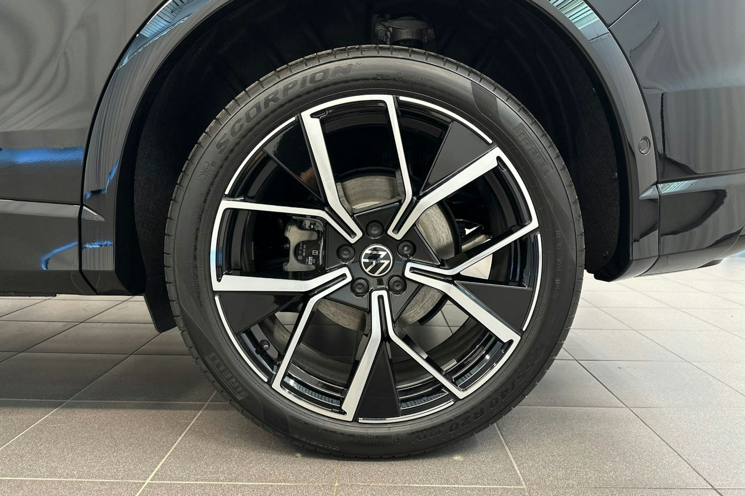 met. musta Volkswagen Tiguan 2025 kuva 10.