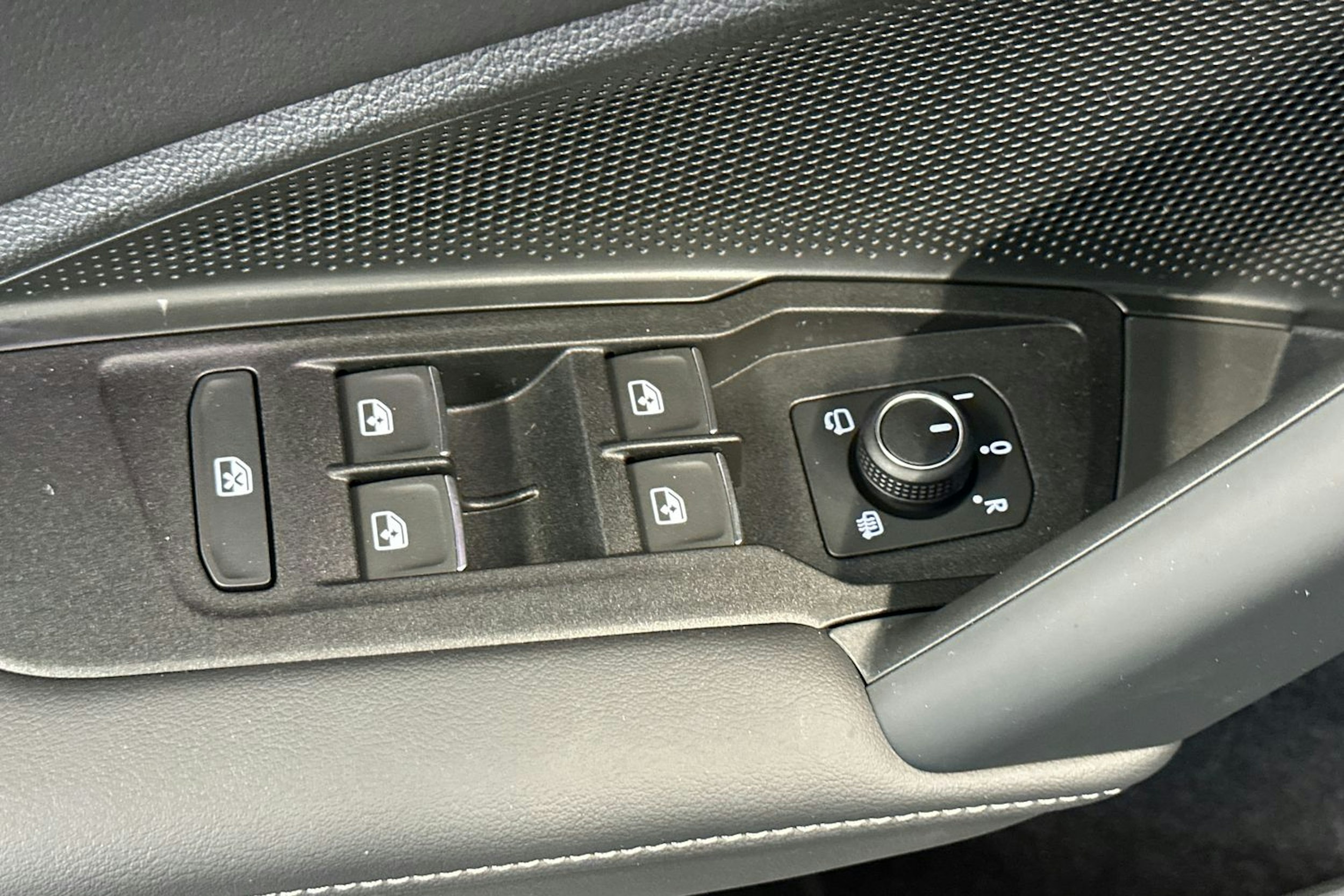 met. musta Volkswagen Tiguan 2025 kuva 14.