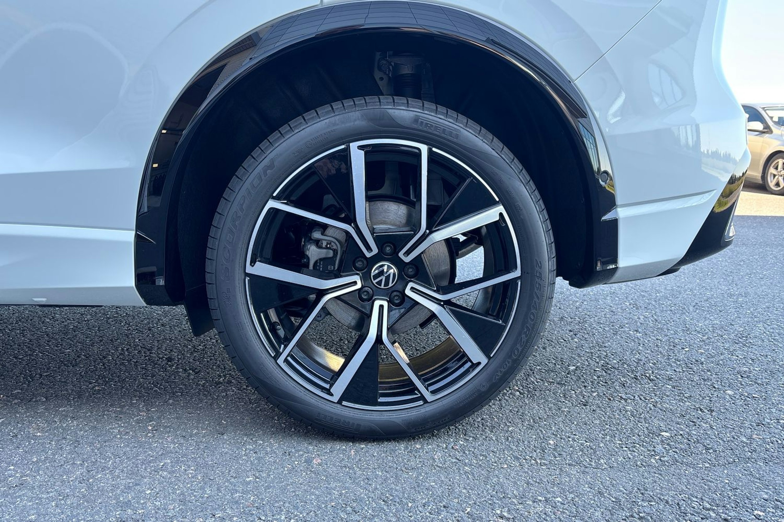valkoinen Volkswagen Tiguan 2025 kuva 10.
