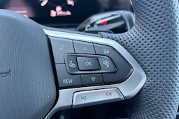 valkoinen Volkswagen Tiguan 2025 kuva 14.