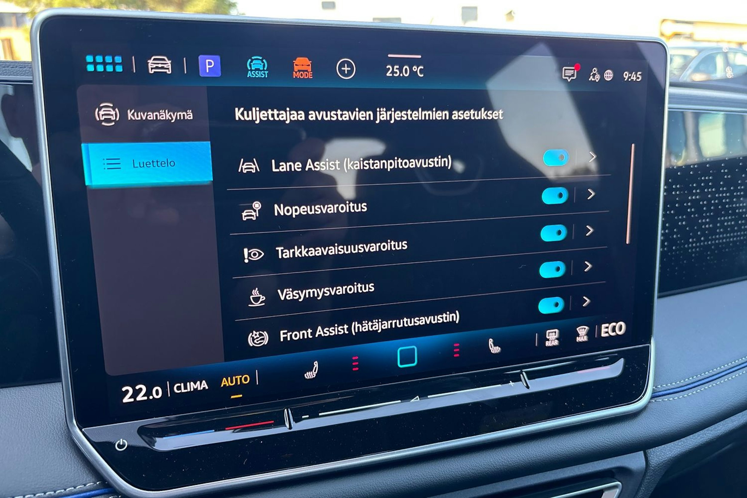 valkoinen Volkswagen Tiguan 2025 kuva 17.