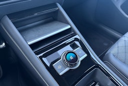 valkoinen Volkswagen Tiguan 2025 kuva 18.