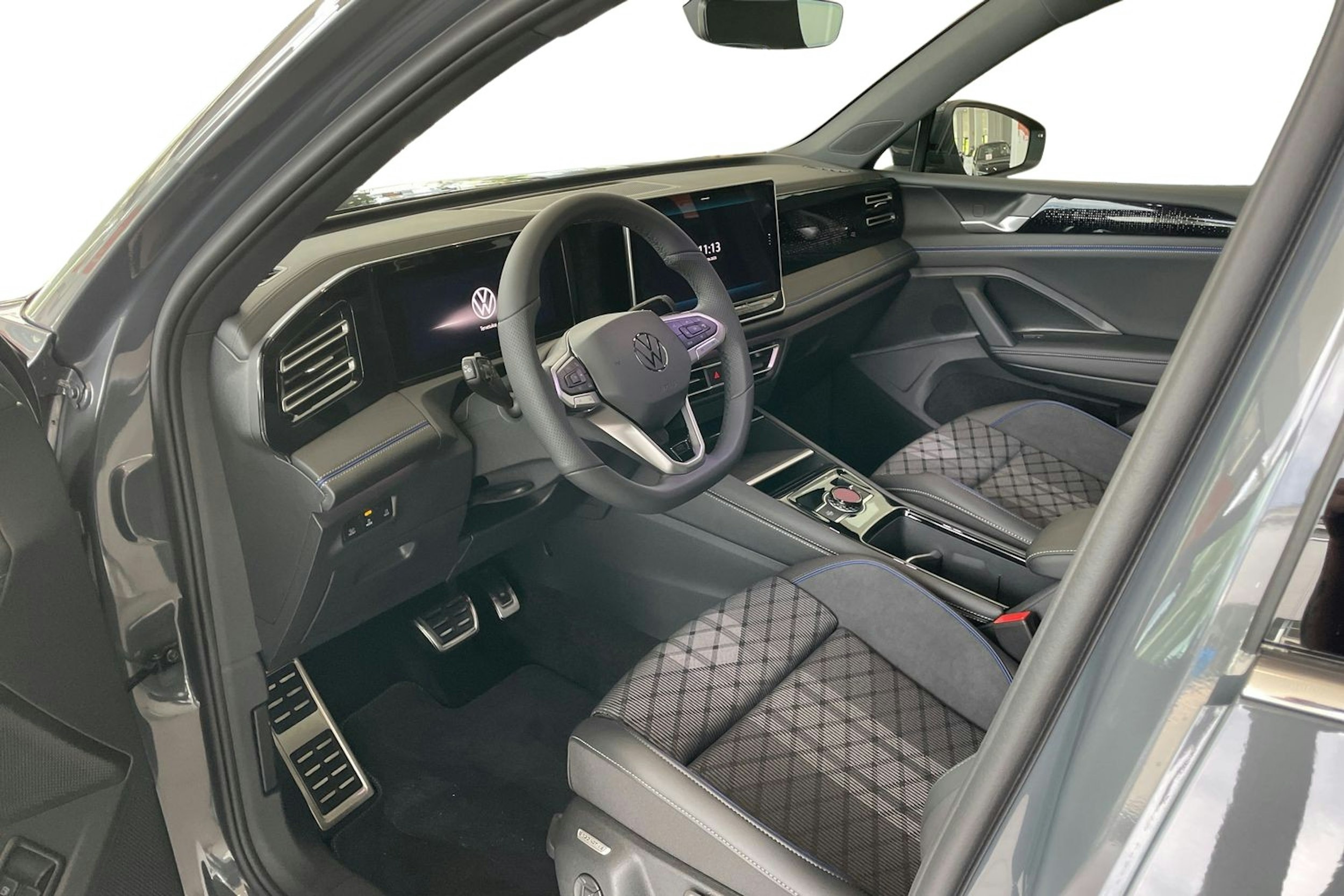 met. harmaa Volkswagen Tiguan 2025 kuva 6.