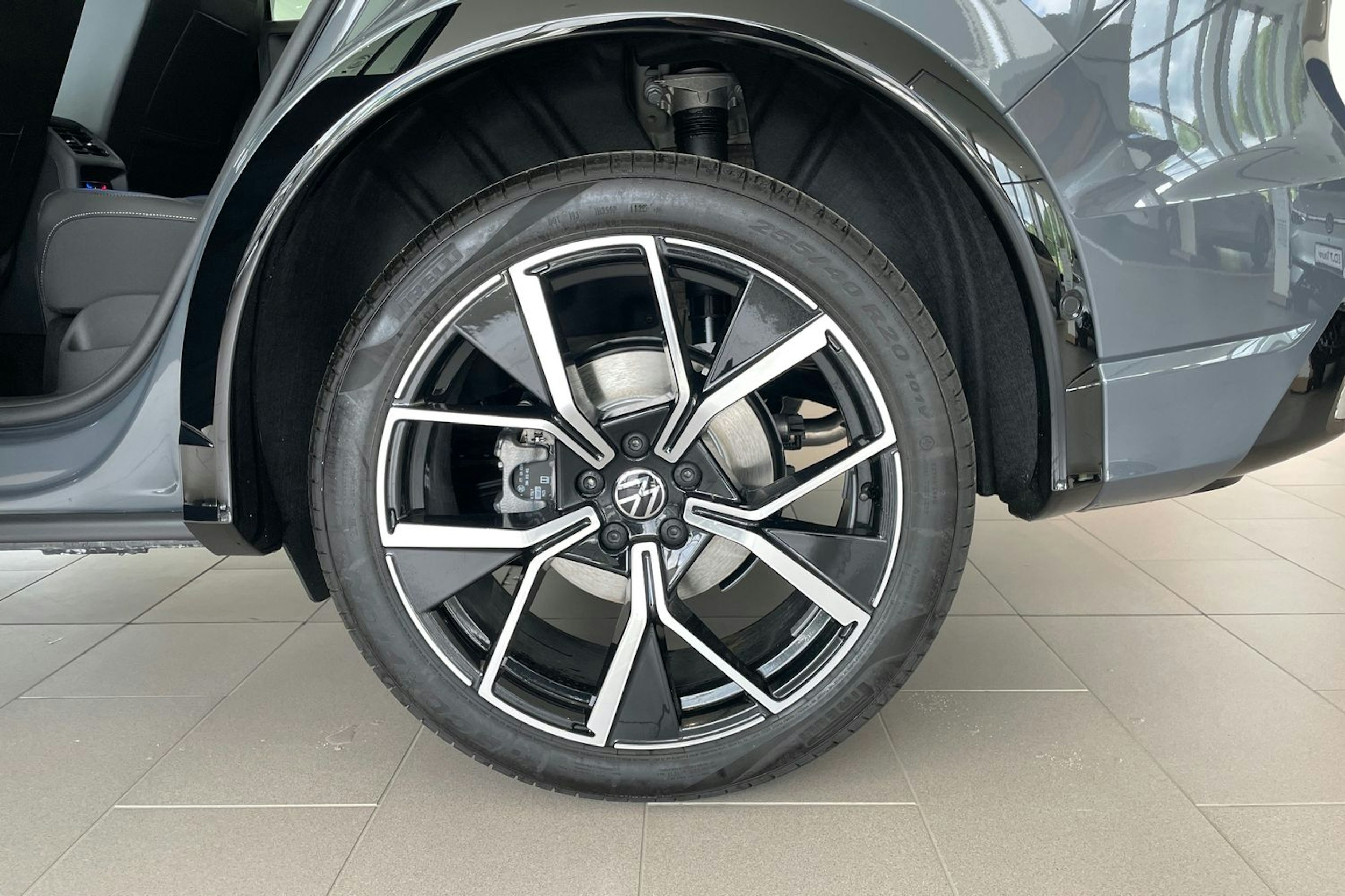 met. harmaa Volkswagen Tiguan 2025 kuva 10.