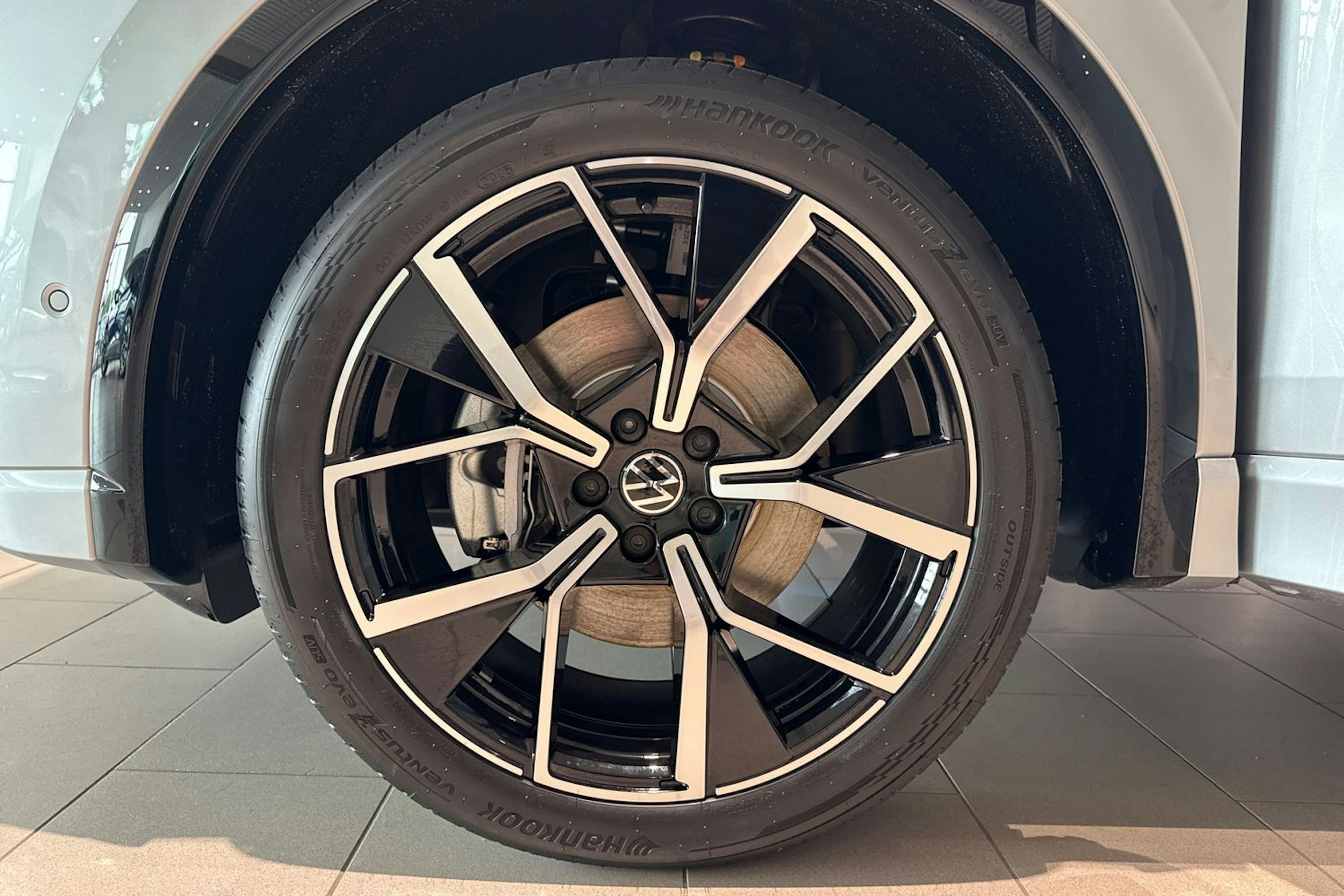 harmaa Volkswagen Tiguan 2025 kuva 10.