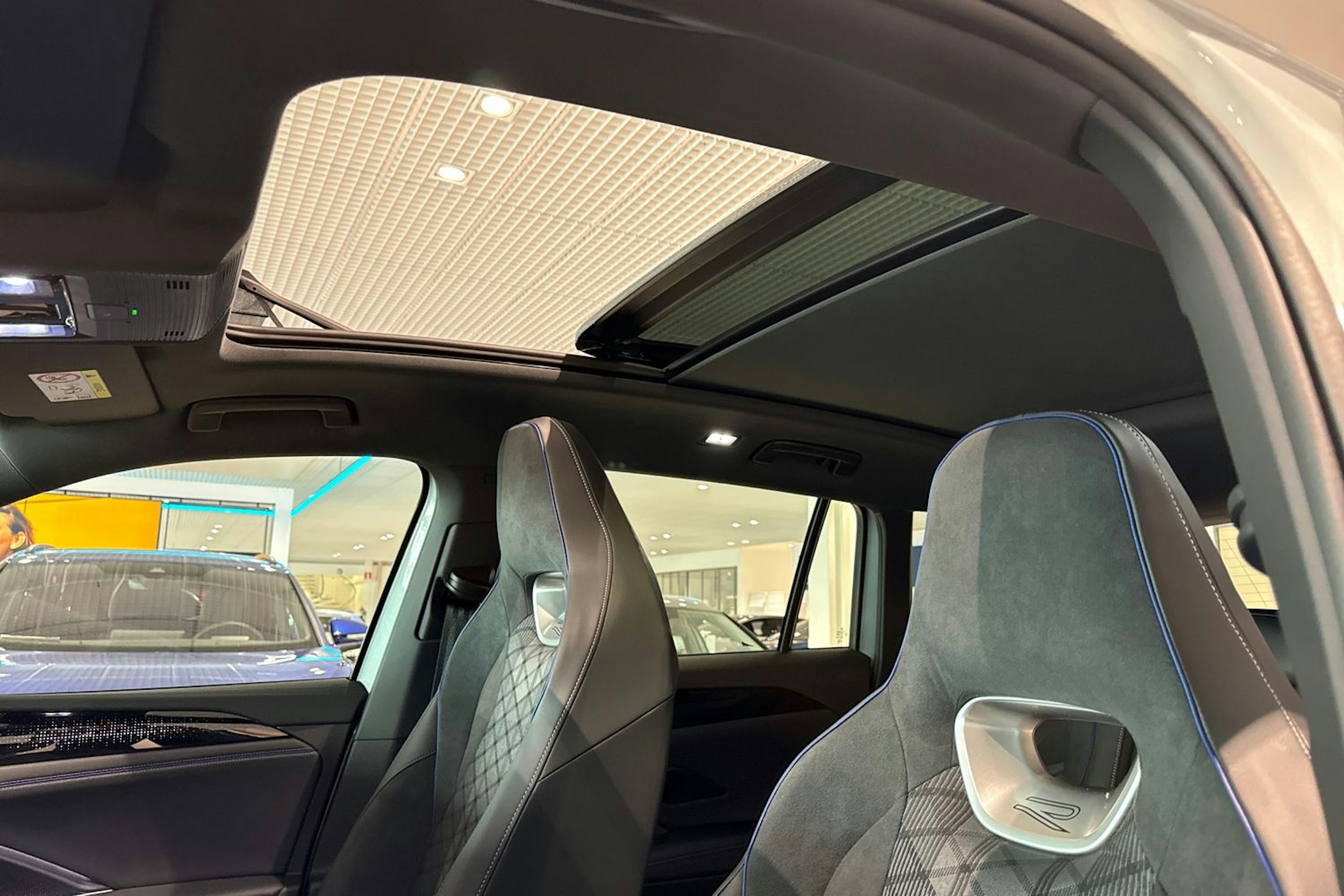 harmaa Volkswagen Tiguan 2025 kuva 13.