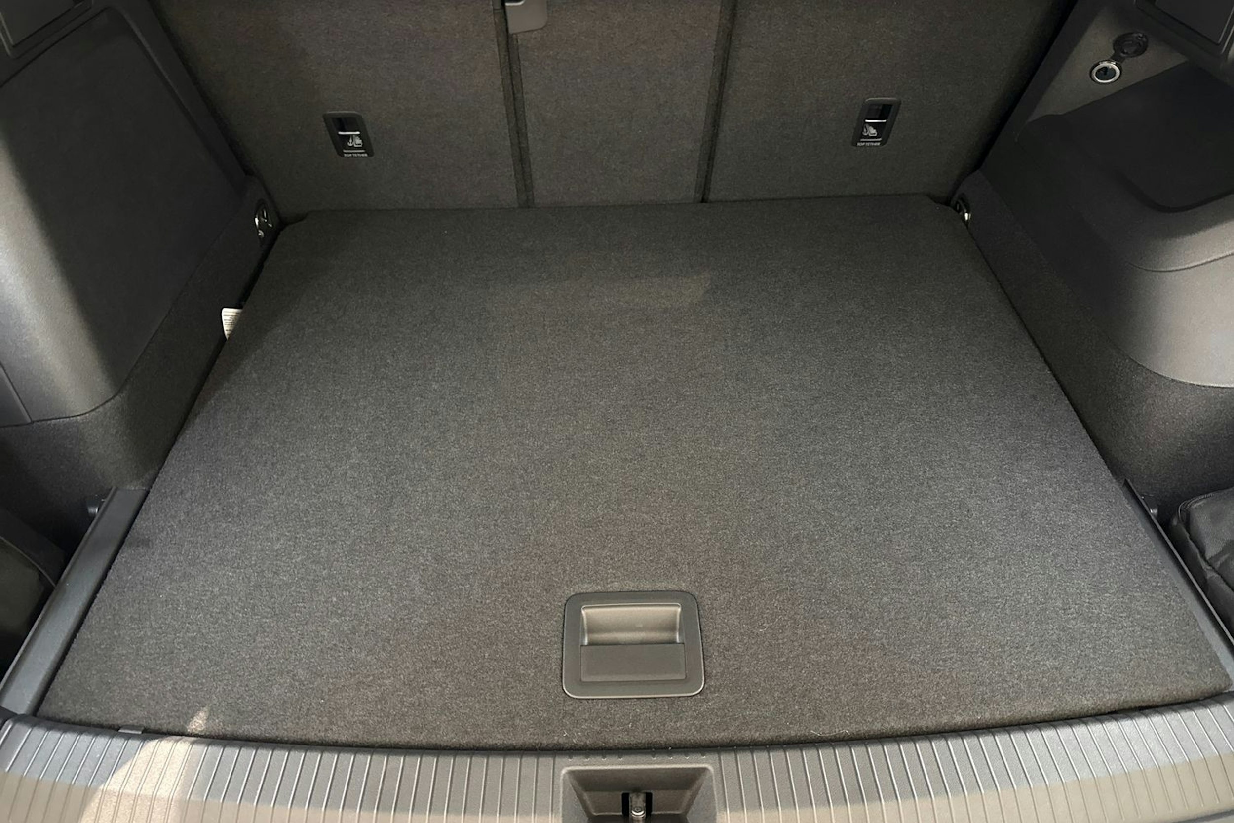 harmaa Volkswagen Tiguan 2025 kuva 14.