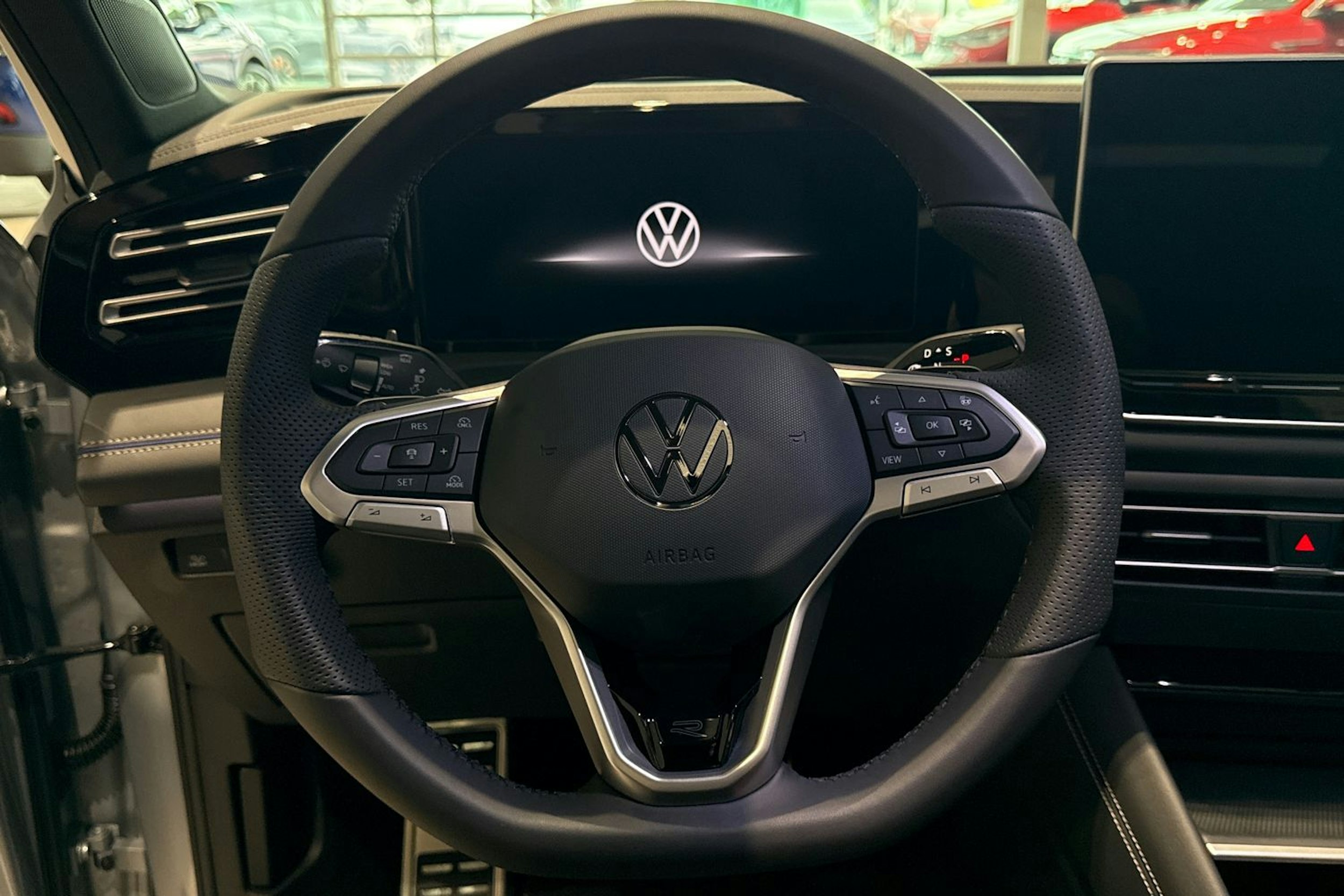 harmaa Volkswagen Tiguan 2025 kuva 15.