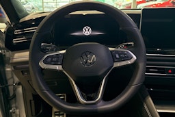 harmaa Volkswagen Tiguan 2025 kuva 15.