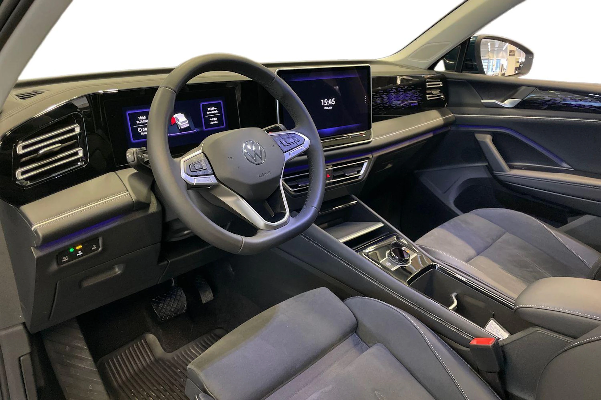 Sininen Volkswagen Tiguan 2025 kuva 8.