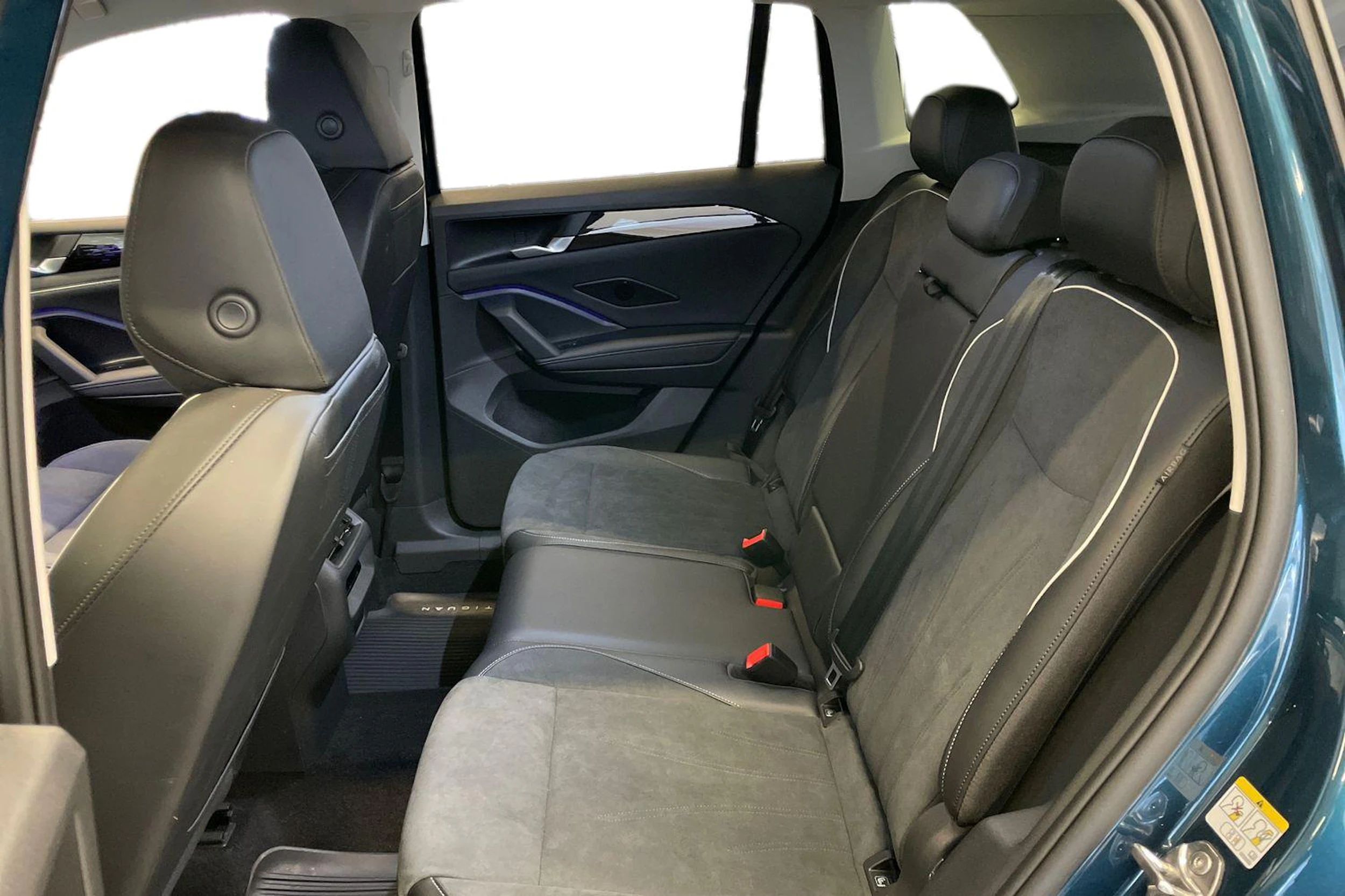 Sininen Volkswagen Tiguan 2025 kuva 11.