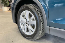 Sininen Volkswagen Tiguan 2025 kuva 13.
