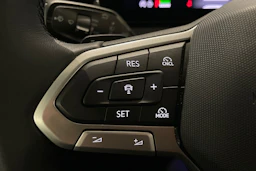 Sininen Volkswagen Tiguan 2025 kuva 24.