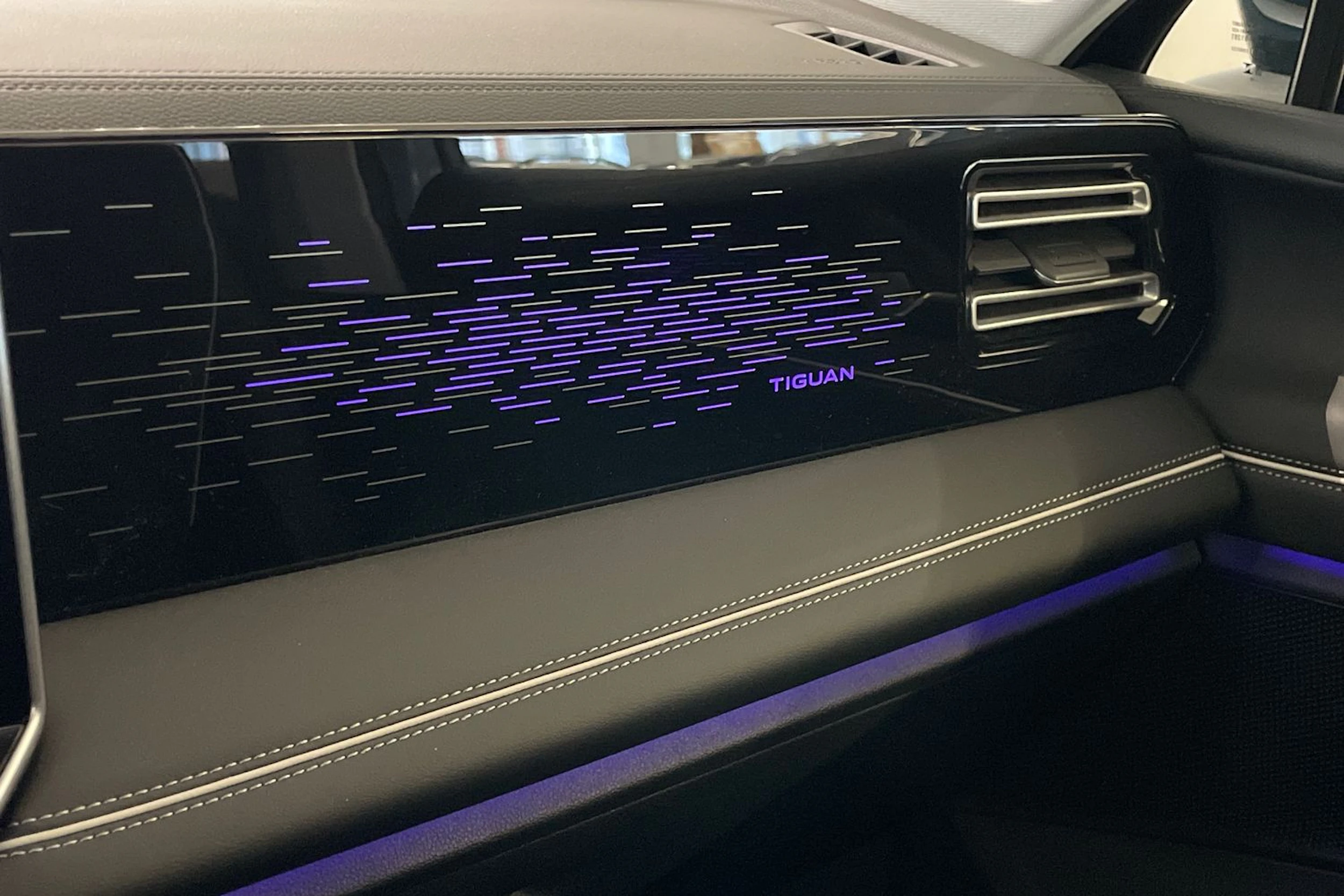 Sininen Volkswagen Tiguan 2025 kuva 25.