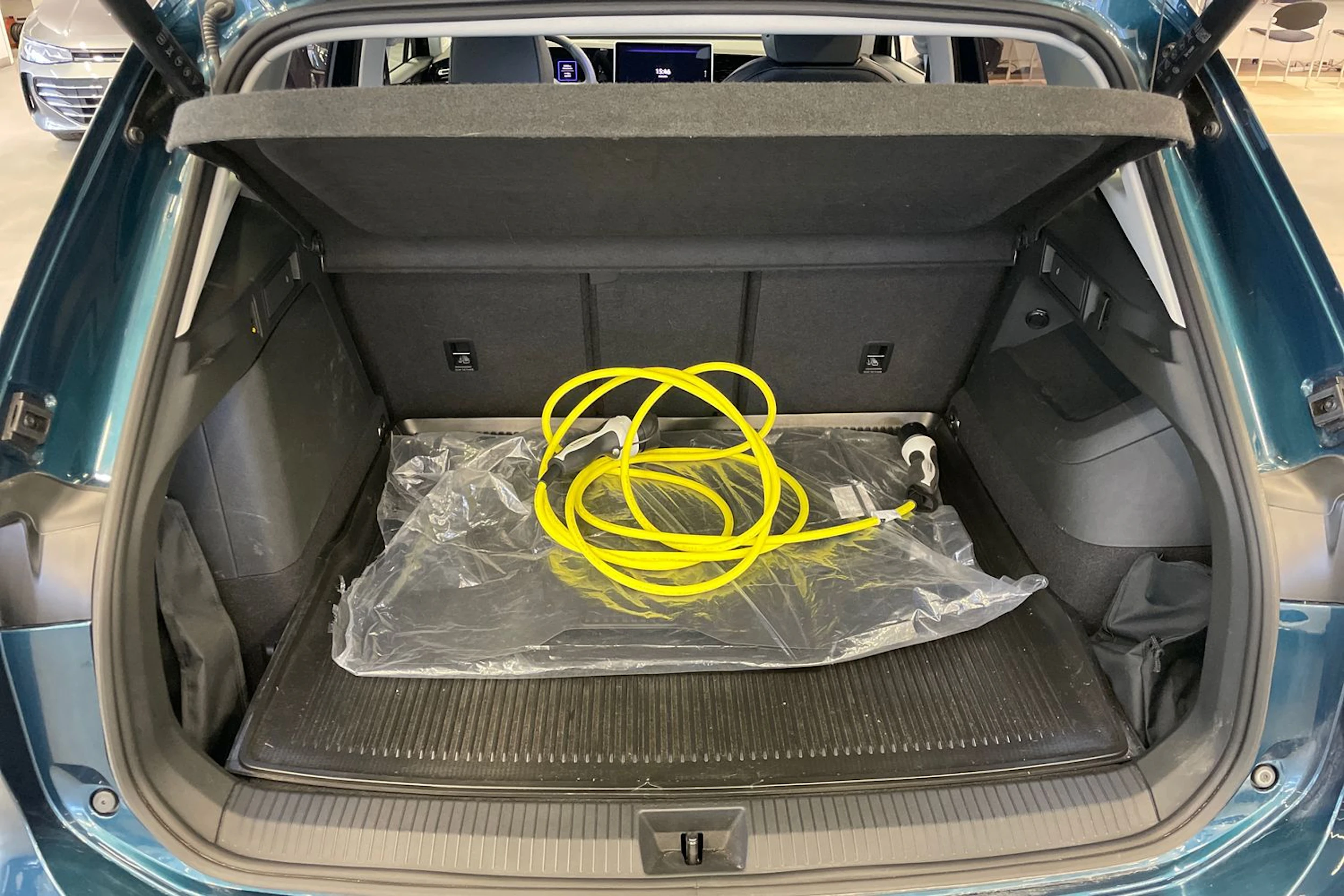 Sininen Volkswagen Tiguan 2025 kuva 27.