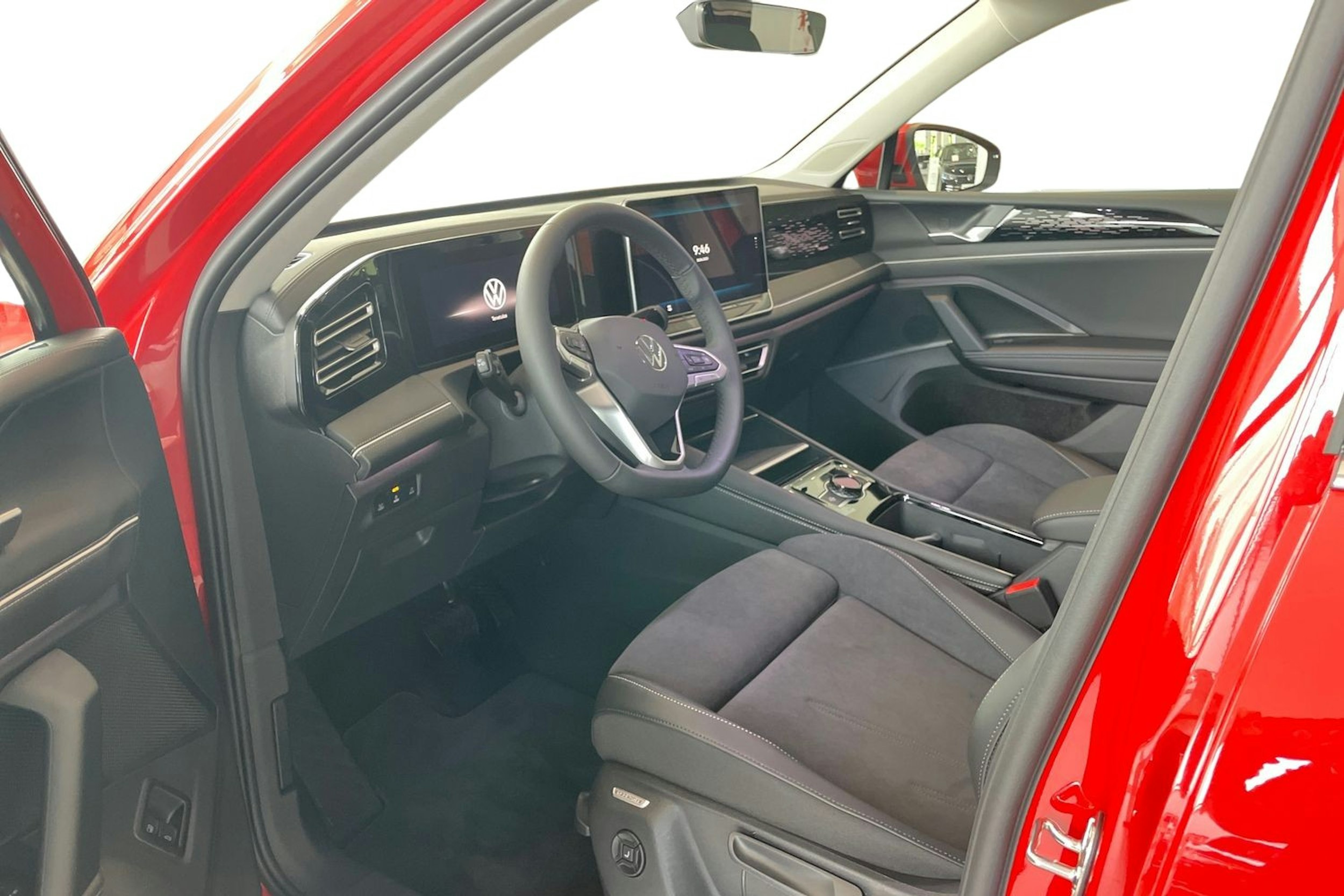 oranssi Volkswagen Tiguan 2025 kuva 6.