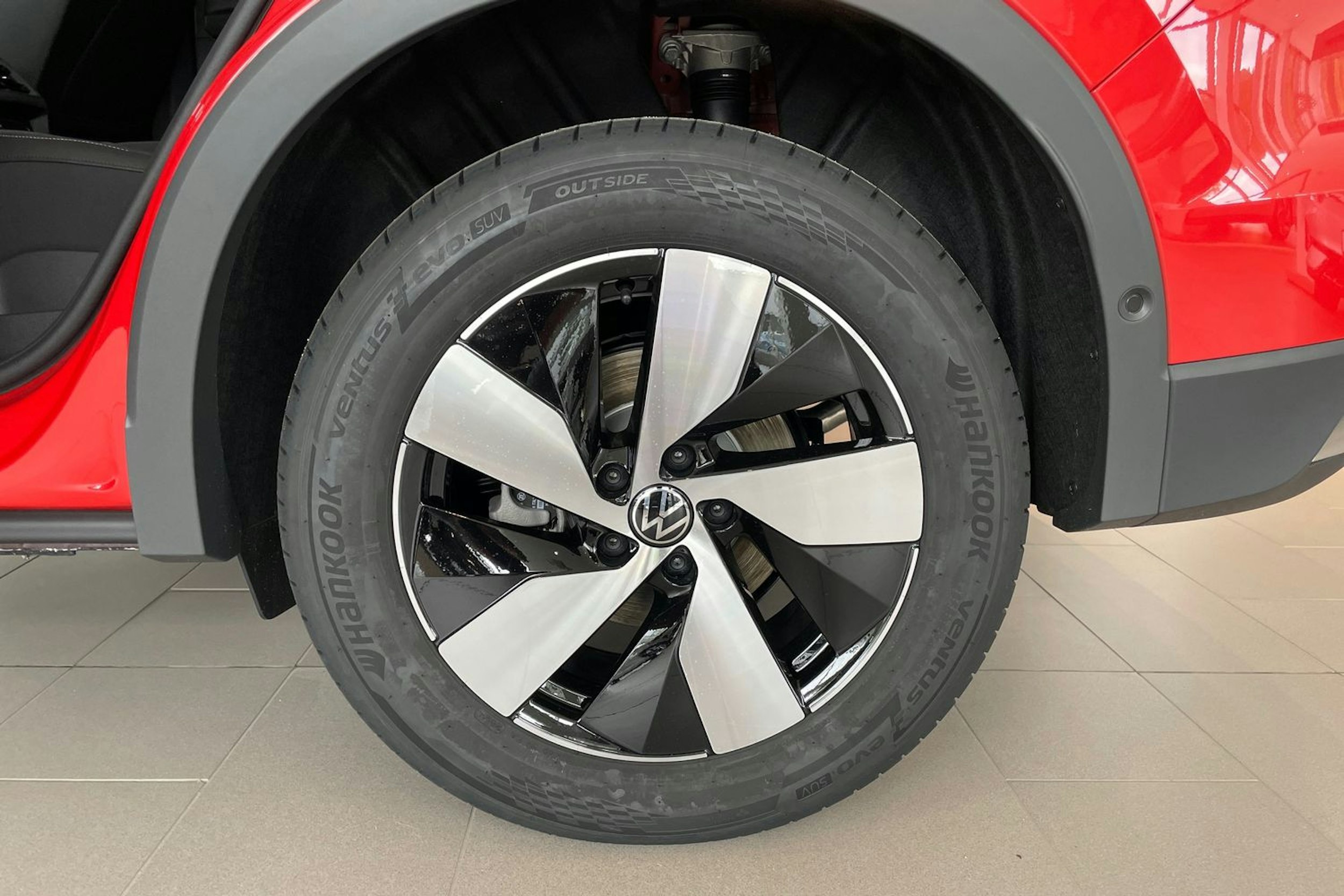oranssi Volkswagen Tiguan 2025 kuva 10.