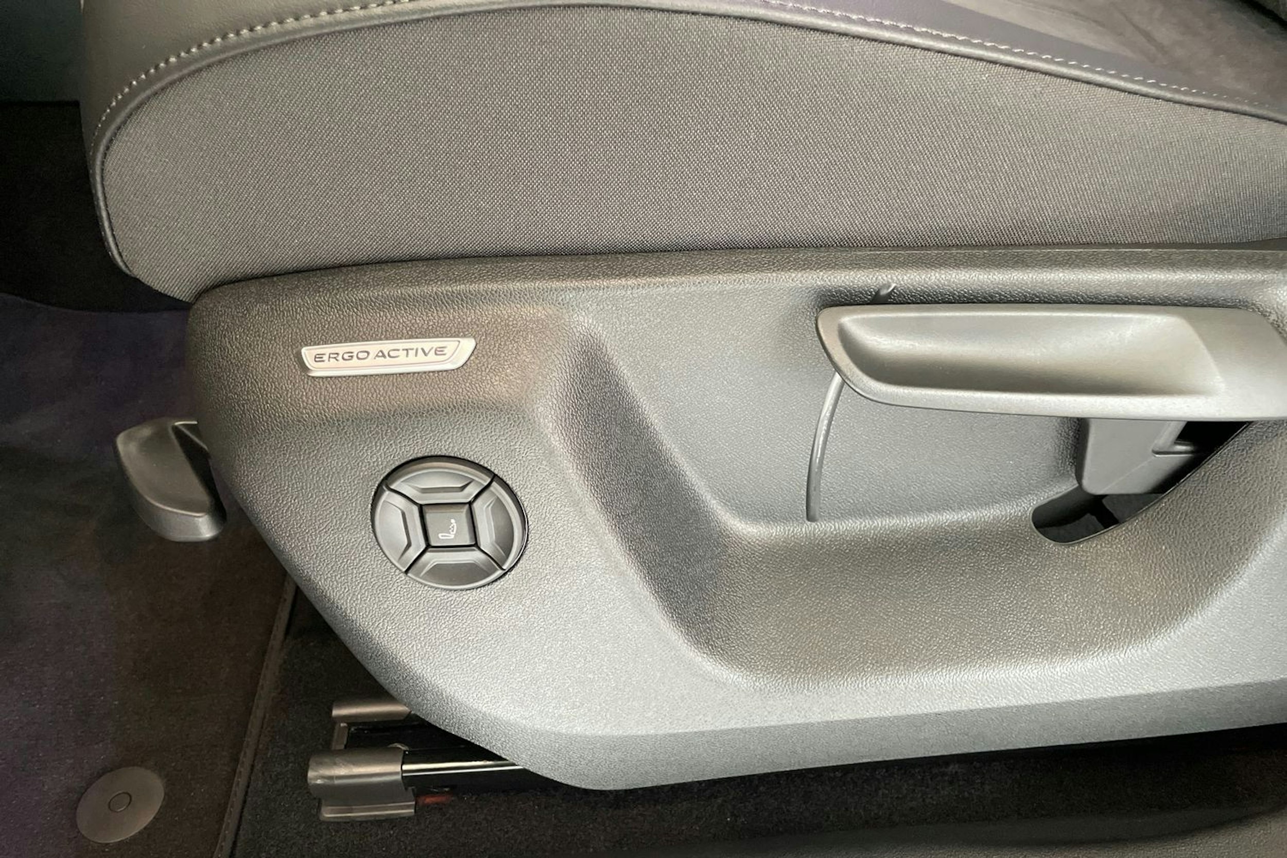 oranssi Volkswagen Tiguan 2025 kuva 11.
